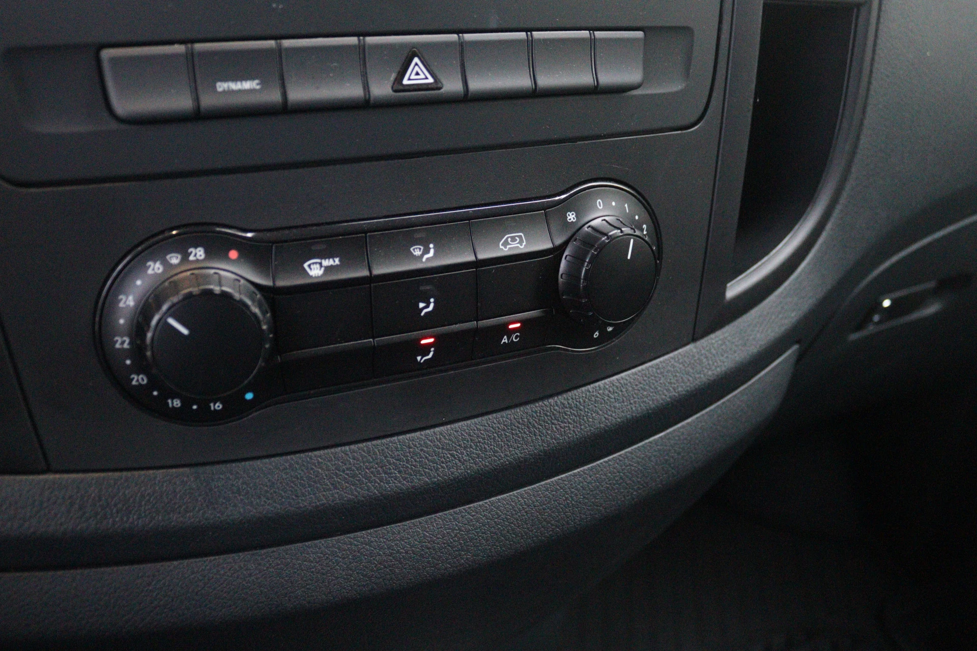 Mercedes-Benz-eVito-image-6