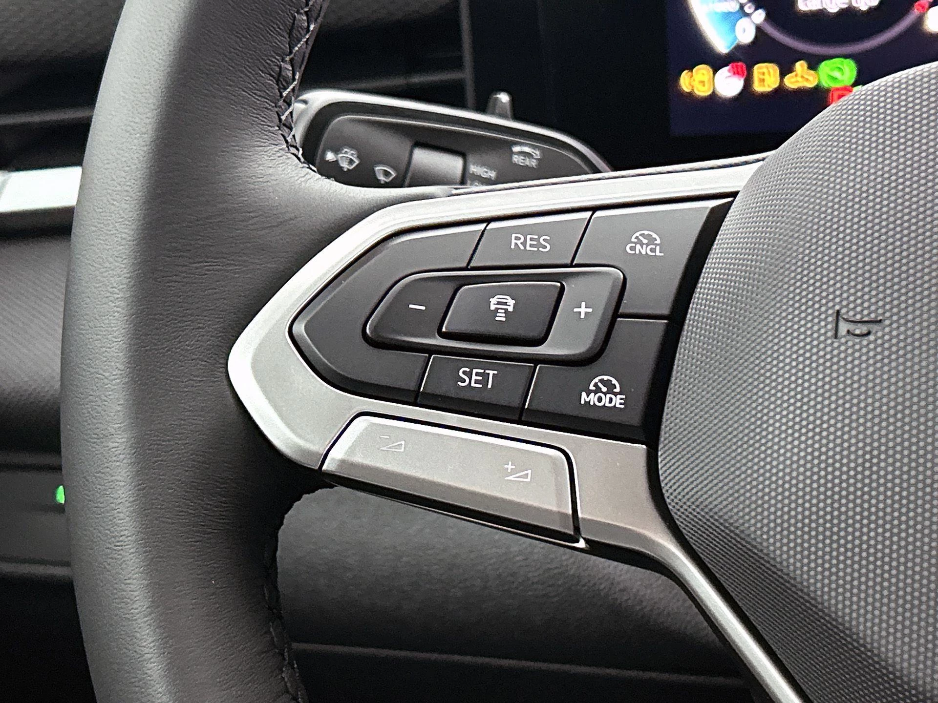 Volkswagen-T-Roc-image-5