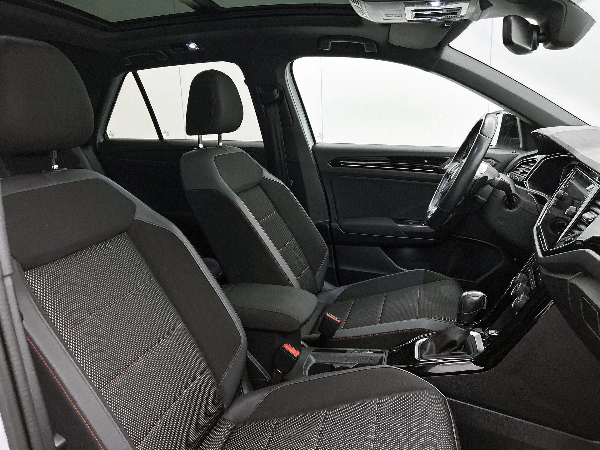 Volkswagen-T-Roc-image-37