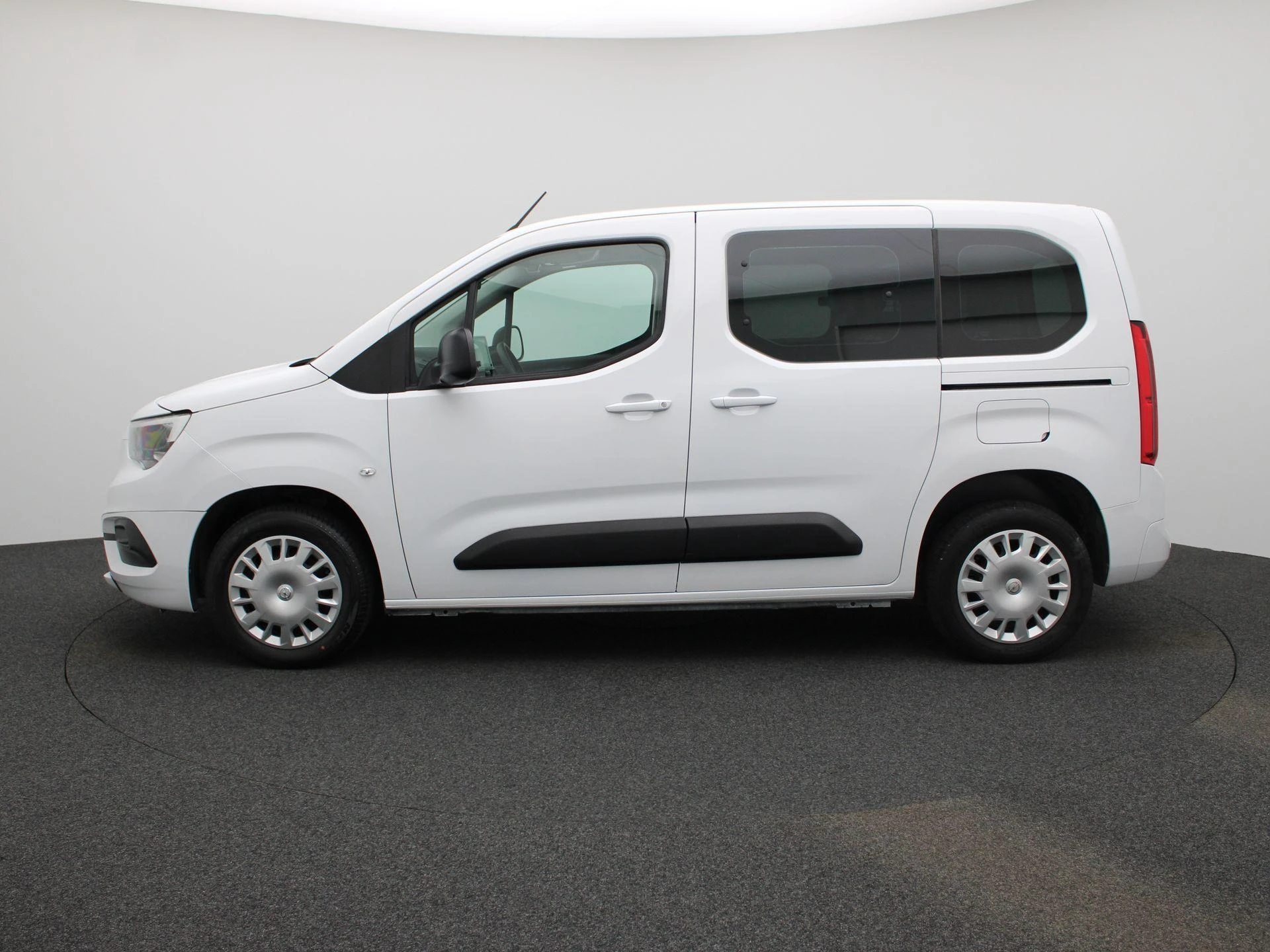 Opel-Combo Life-image-3