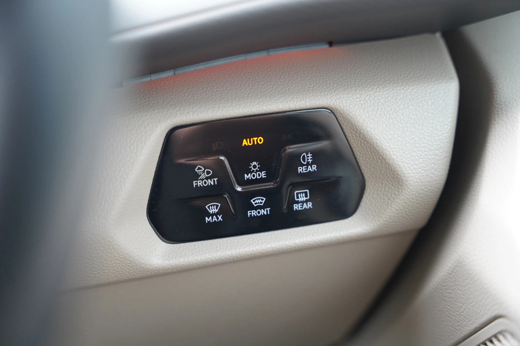 Volkswagen-Multivan-image-18