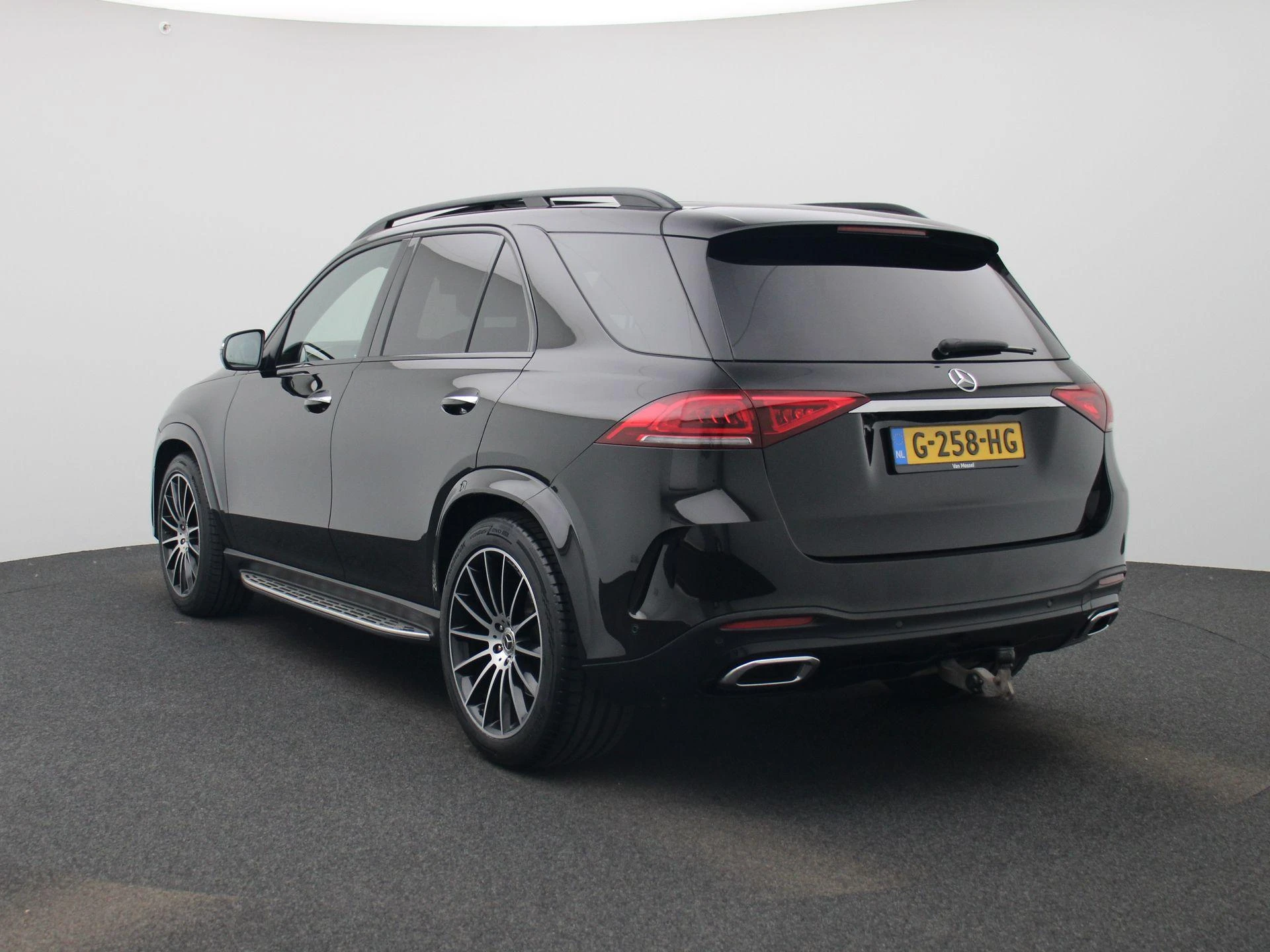 Mercedes-Benz-GLE-image-1