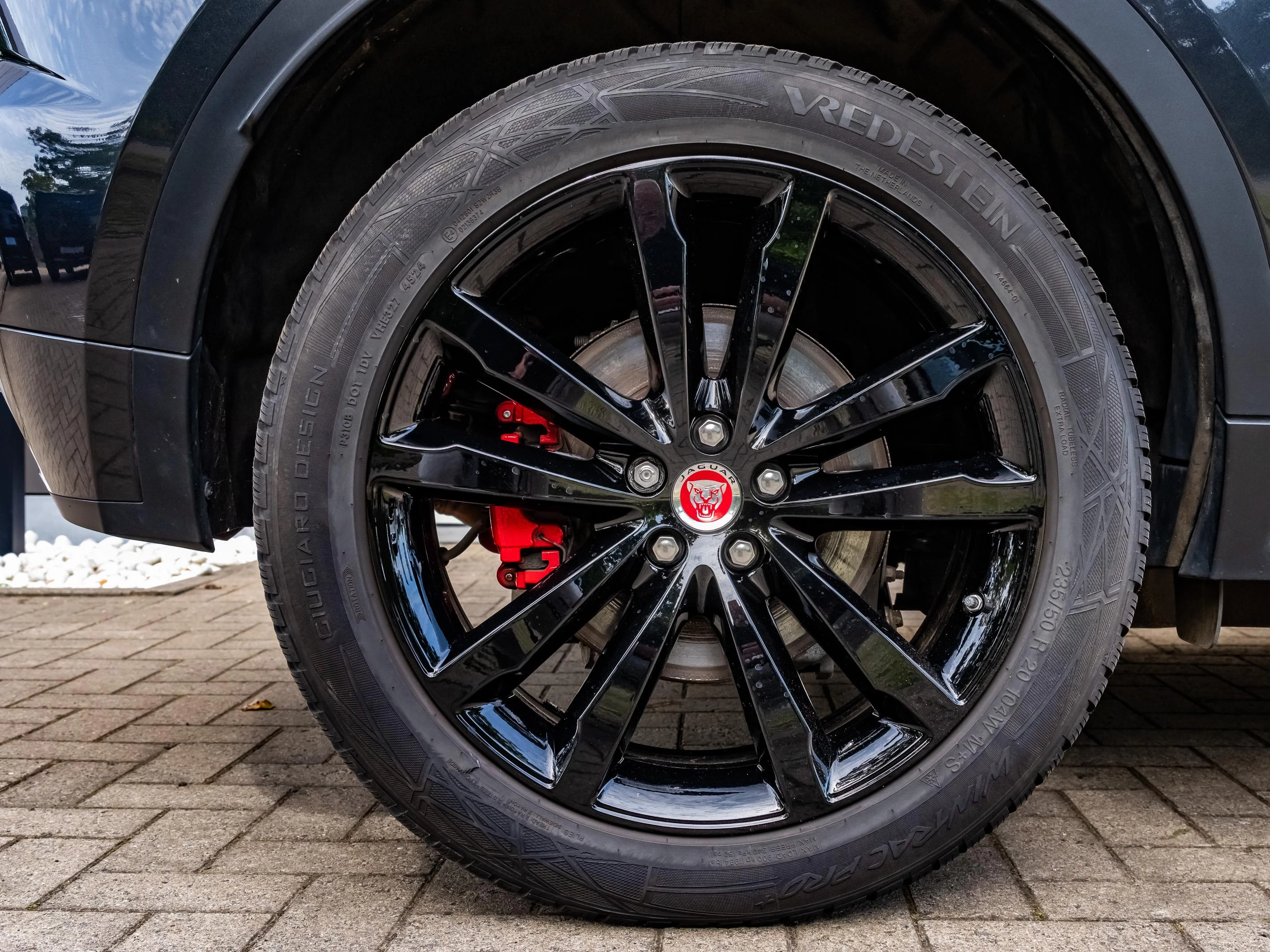 Jaguar E-PACE P300e R-Dynamic S
