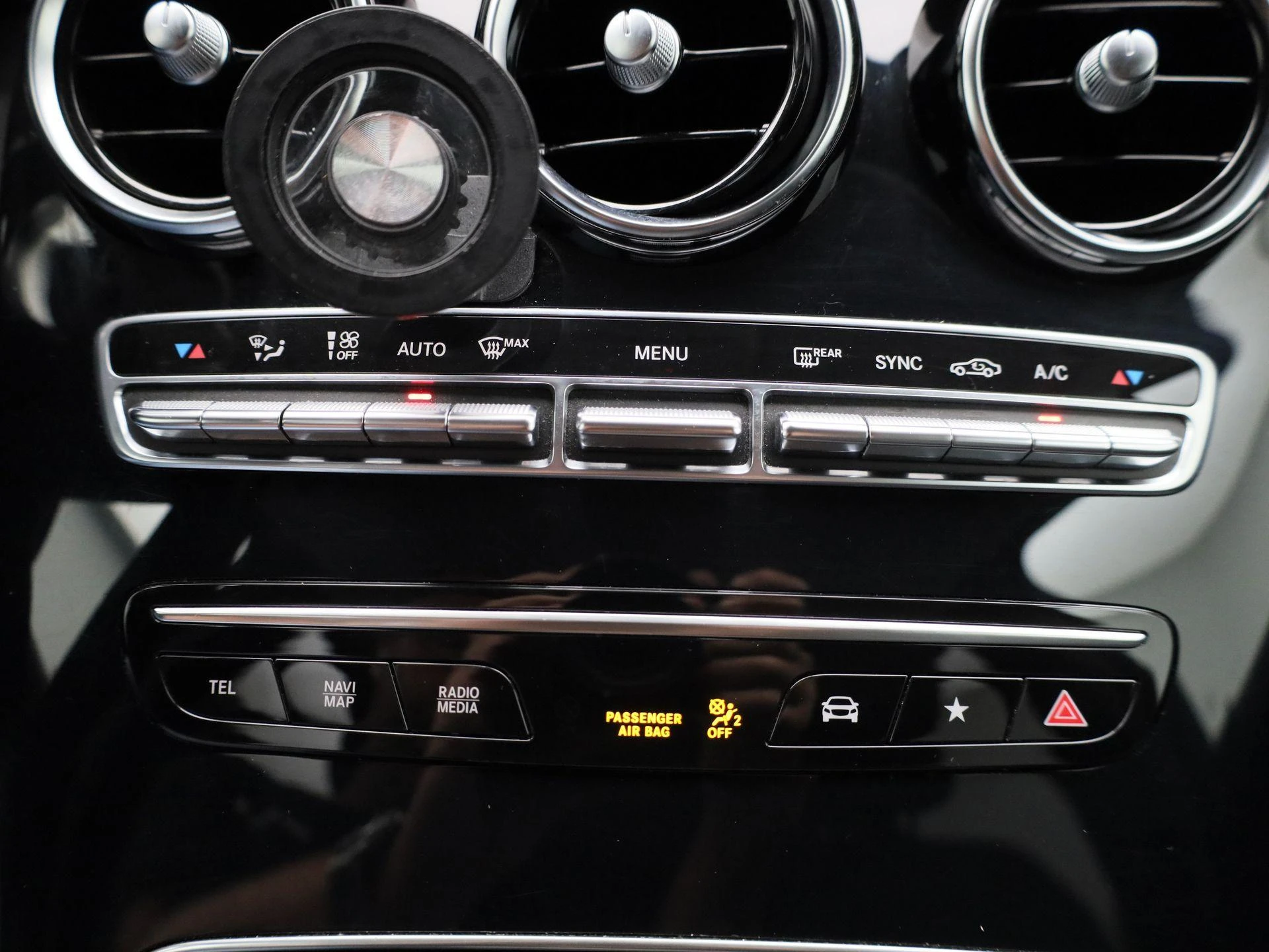 Mercedes-Benz-GLC-image-21