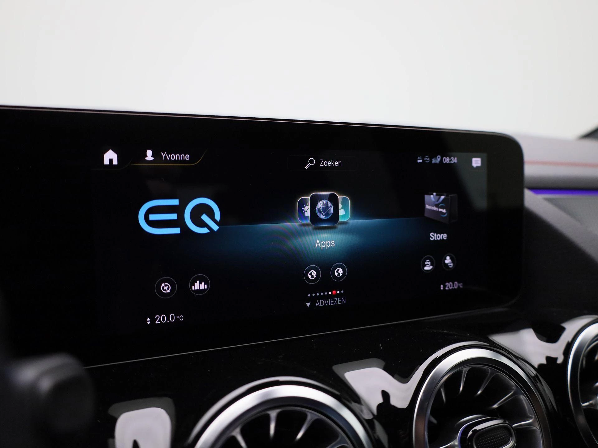 Mercedes-Benz-EQA-image-30