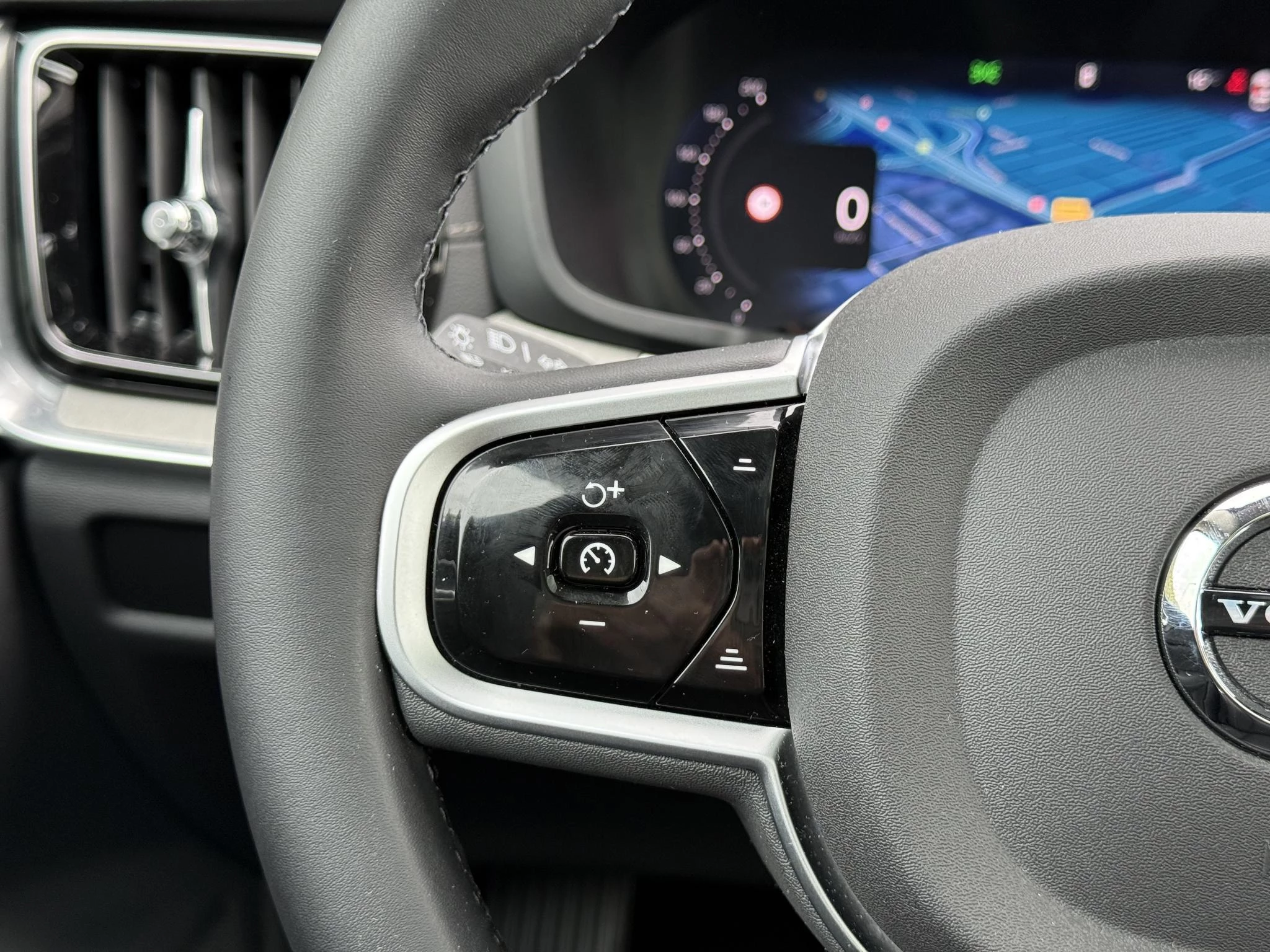 Volvo V60 T8 Plug-in hybrid AWD Ultra Dark