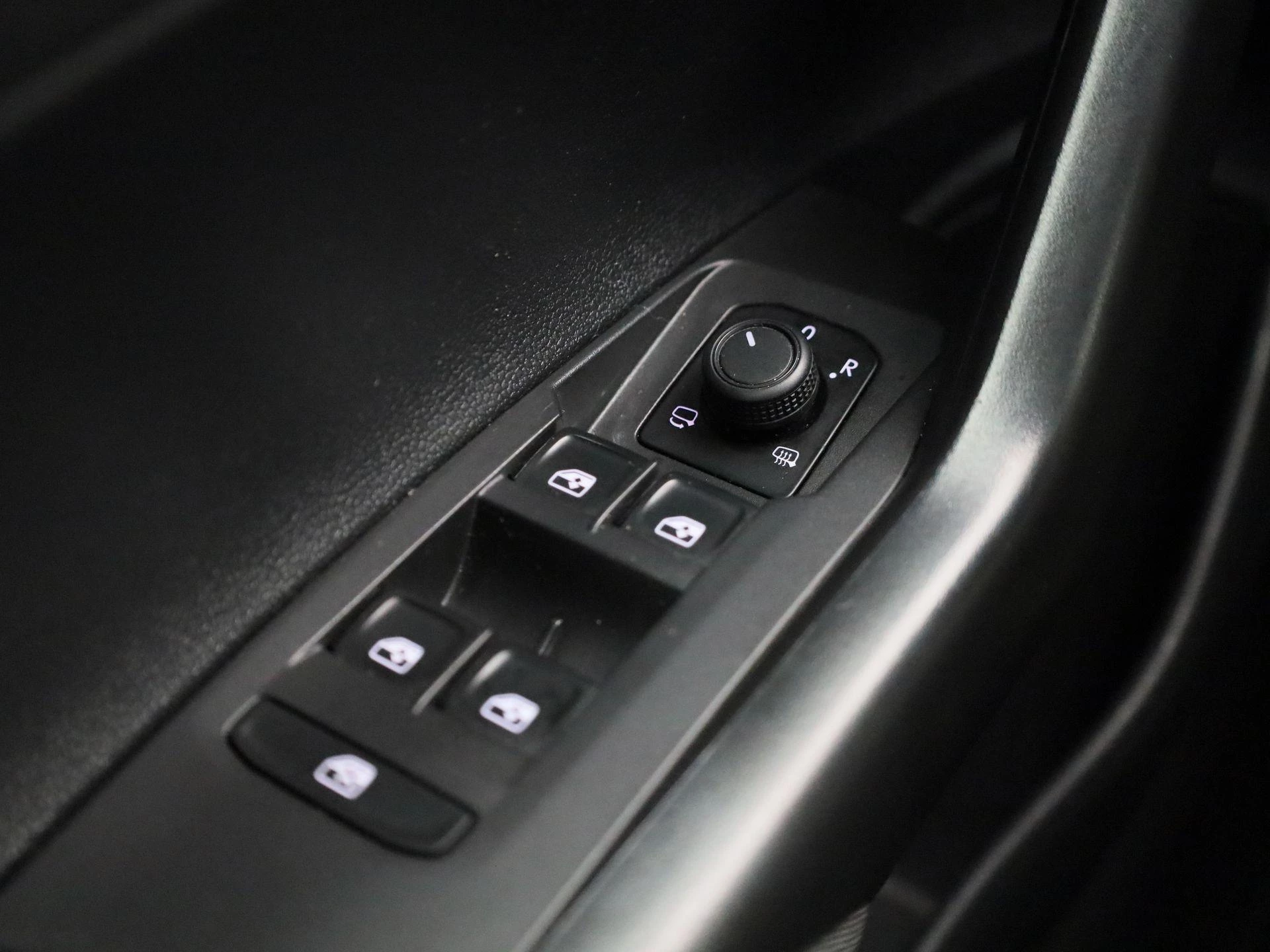 Volkswagen-Polo-image-24