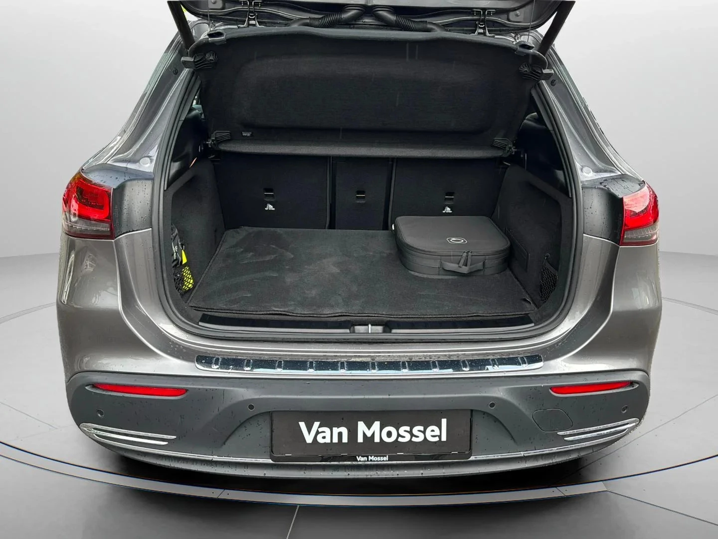 Mercedes-Benz-EQA-image-14