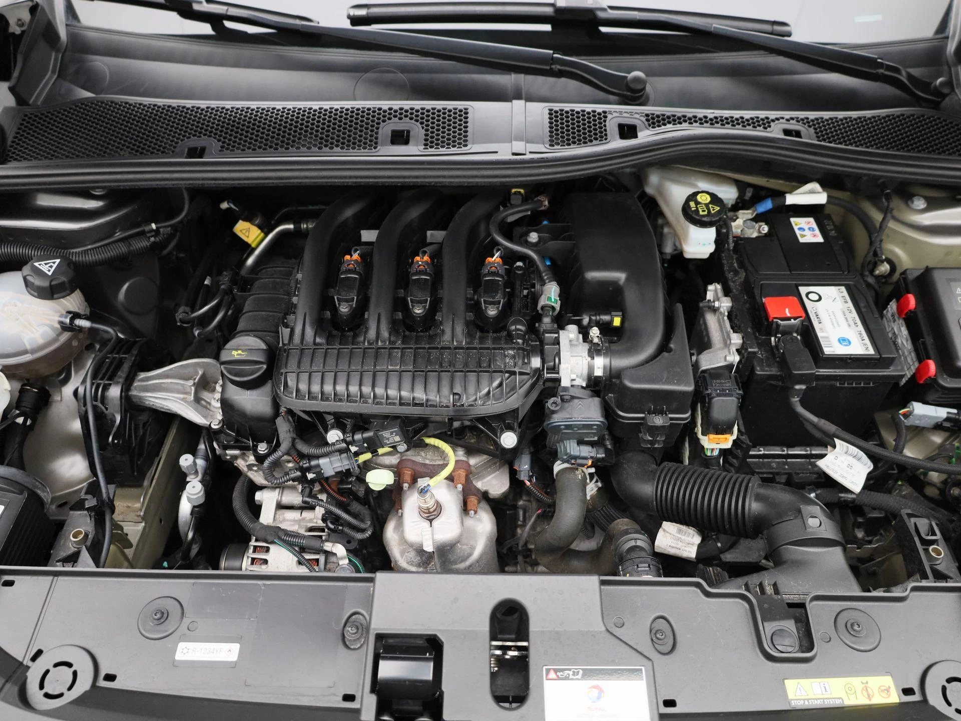 Peugeot 208 - 33