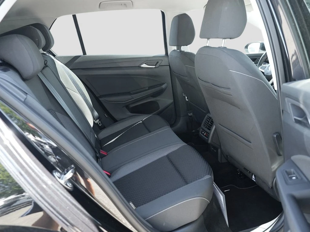 Volkswagen-Golf-image-9