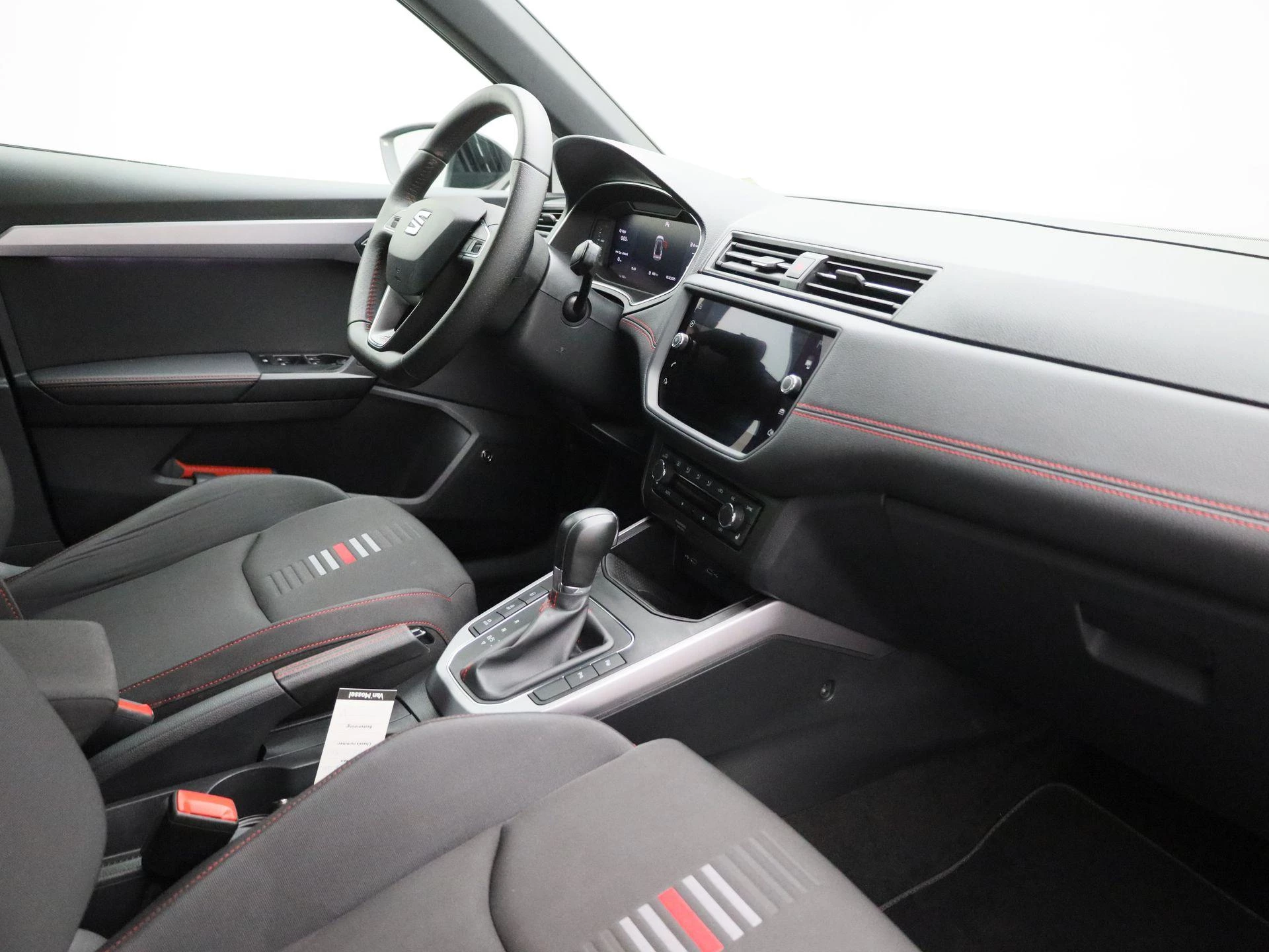 SEAT-Arona-image-32