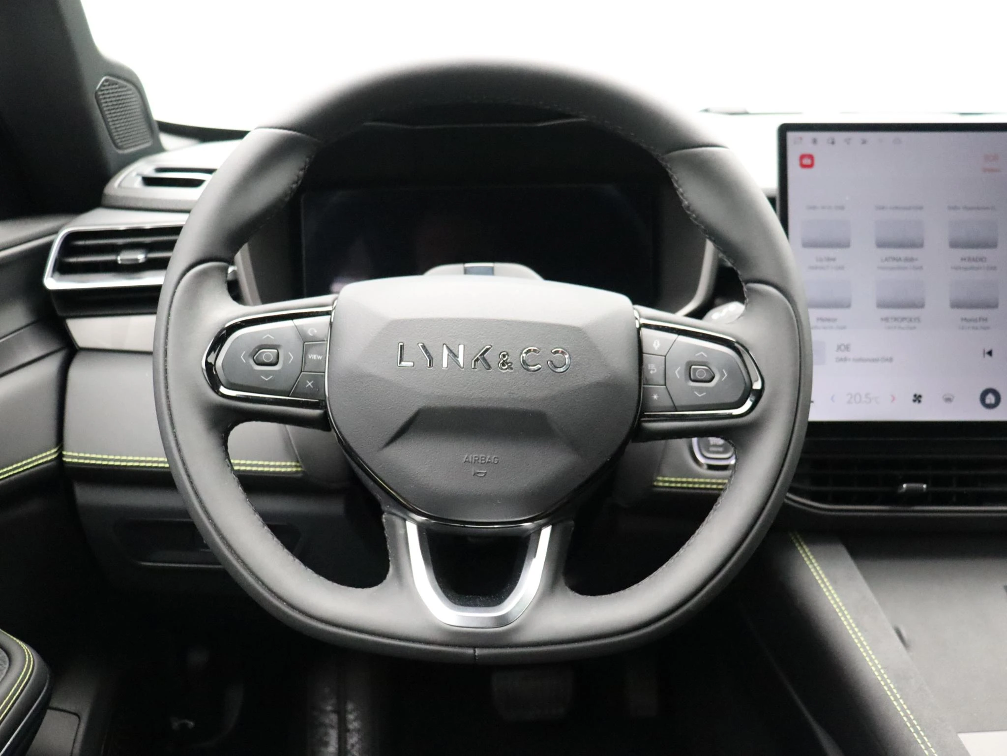 Lynk & Co-01-image-12