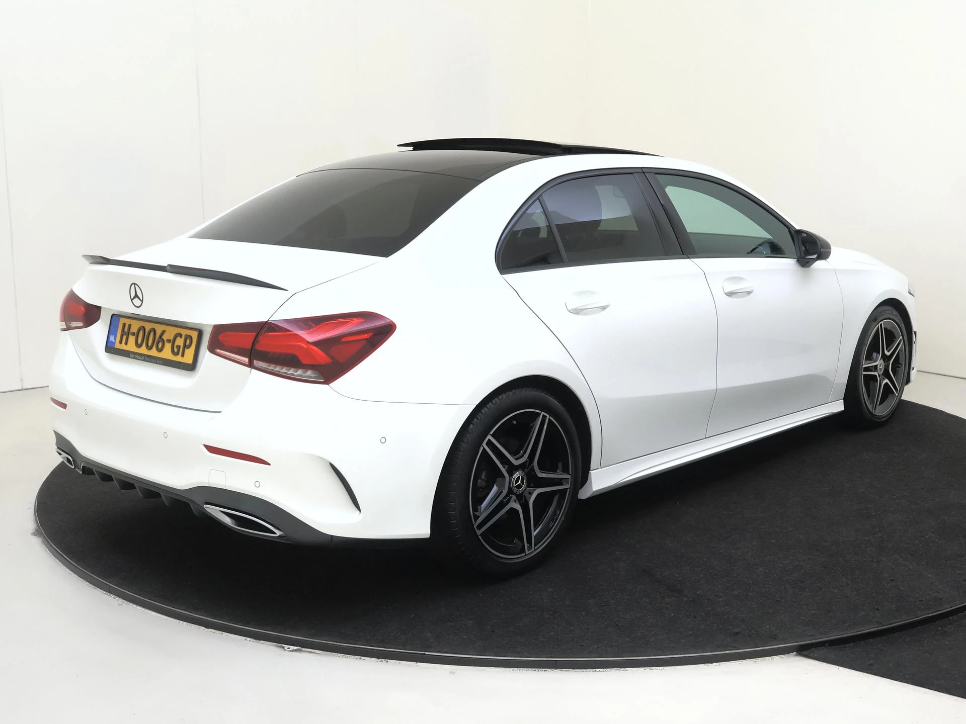 Mercedes-Benz-A-Klasse-image-3