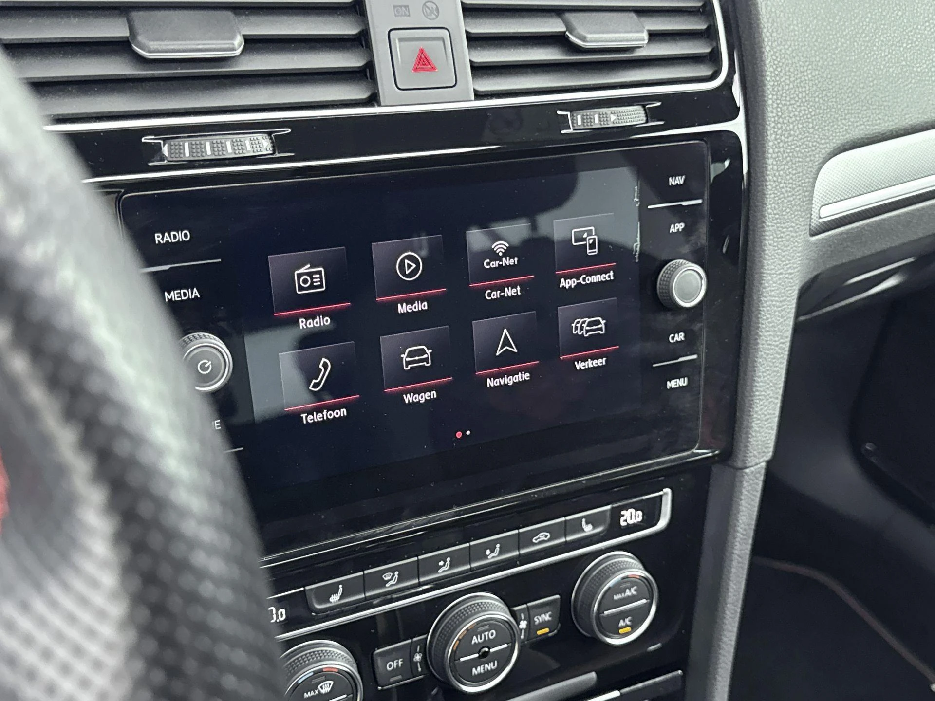 Volkswagen-Golf-image-11