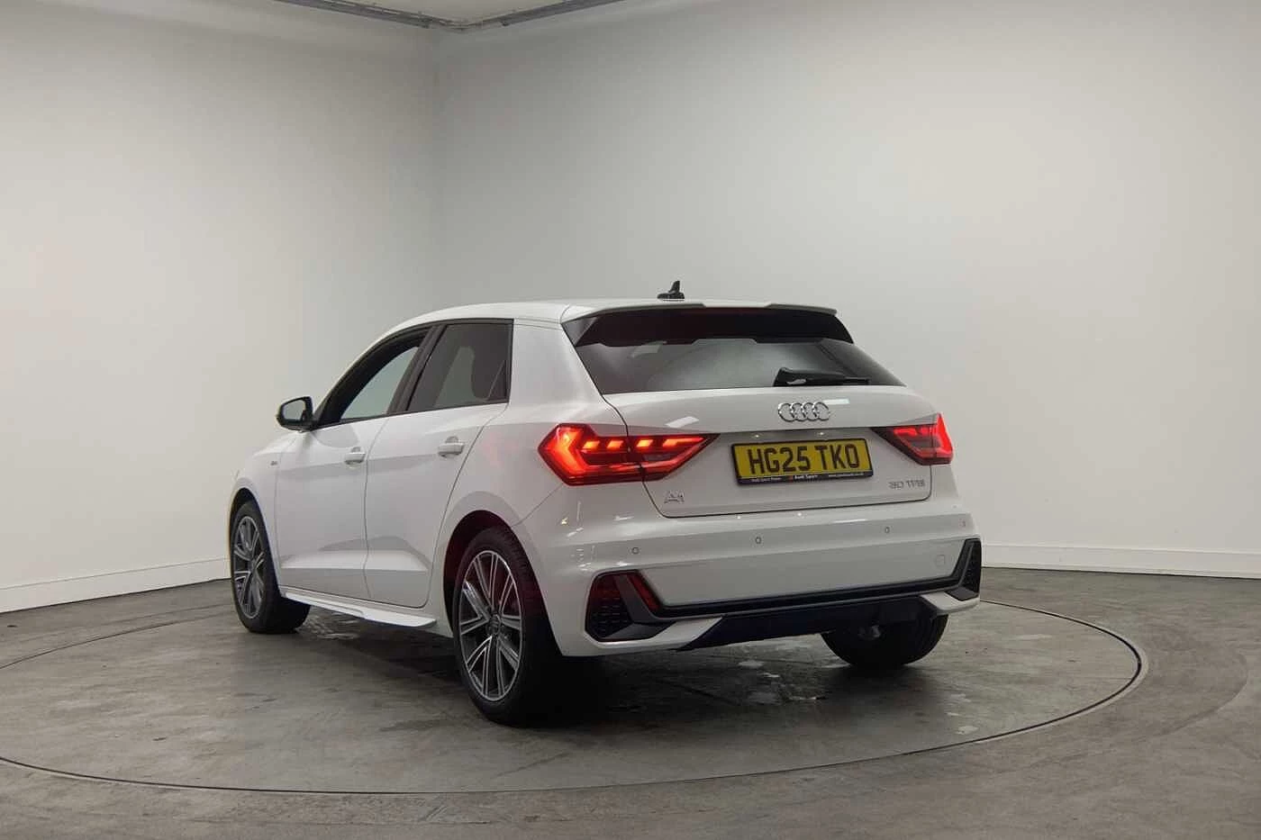 Audi-A1 Sportback-image-2