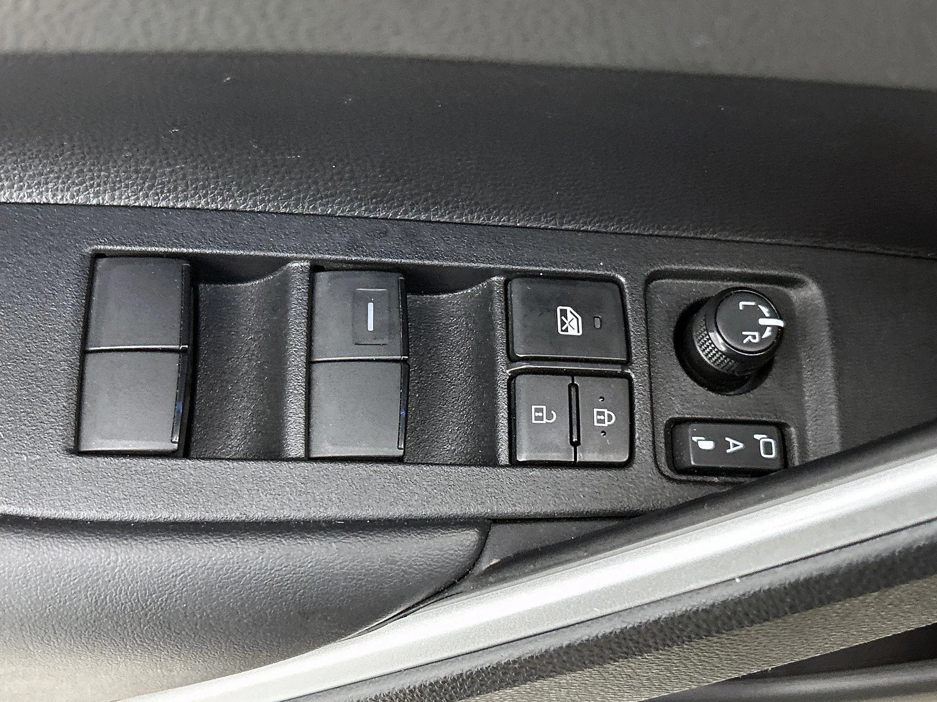 Toyota-Corolla Cross-image-37