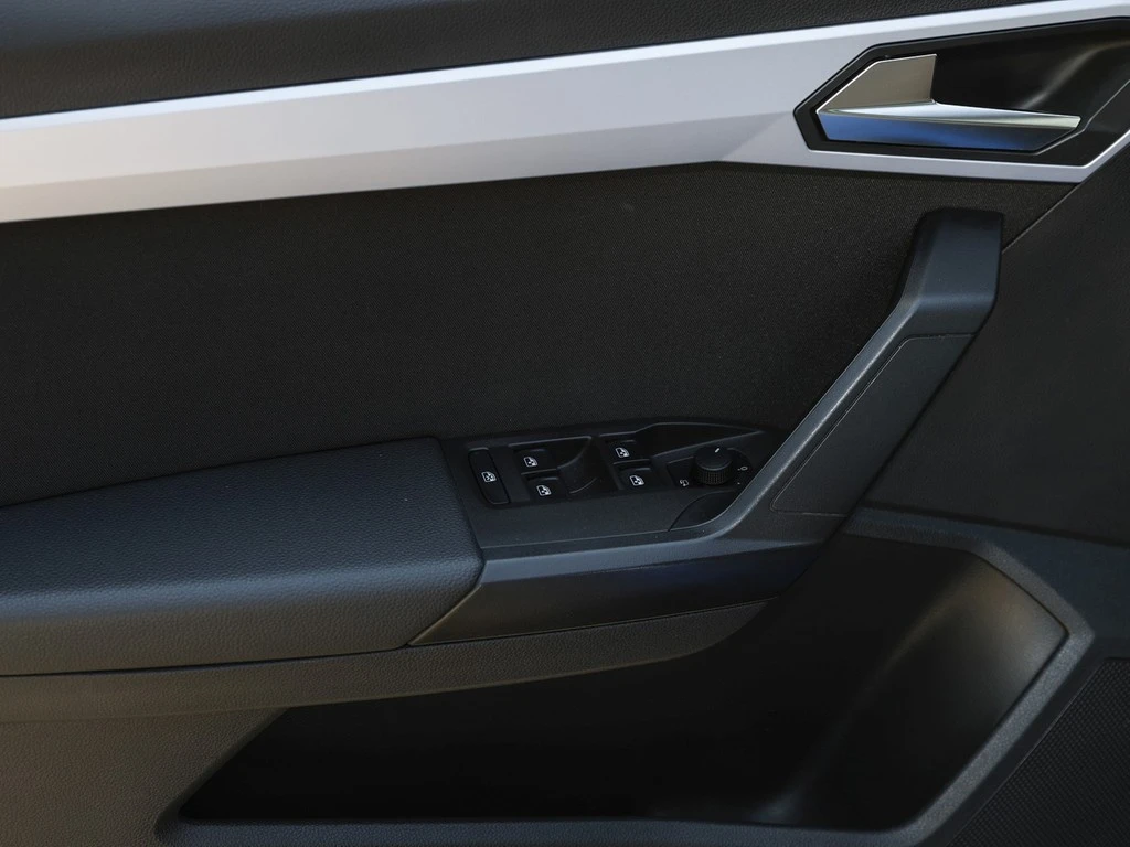 SEAT-Arona-image-15