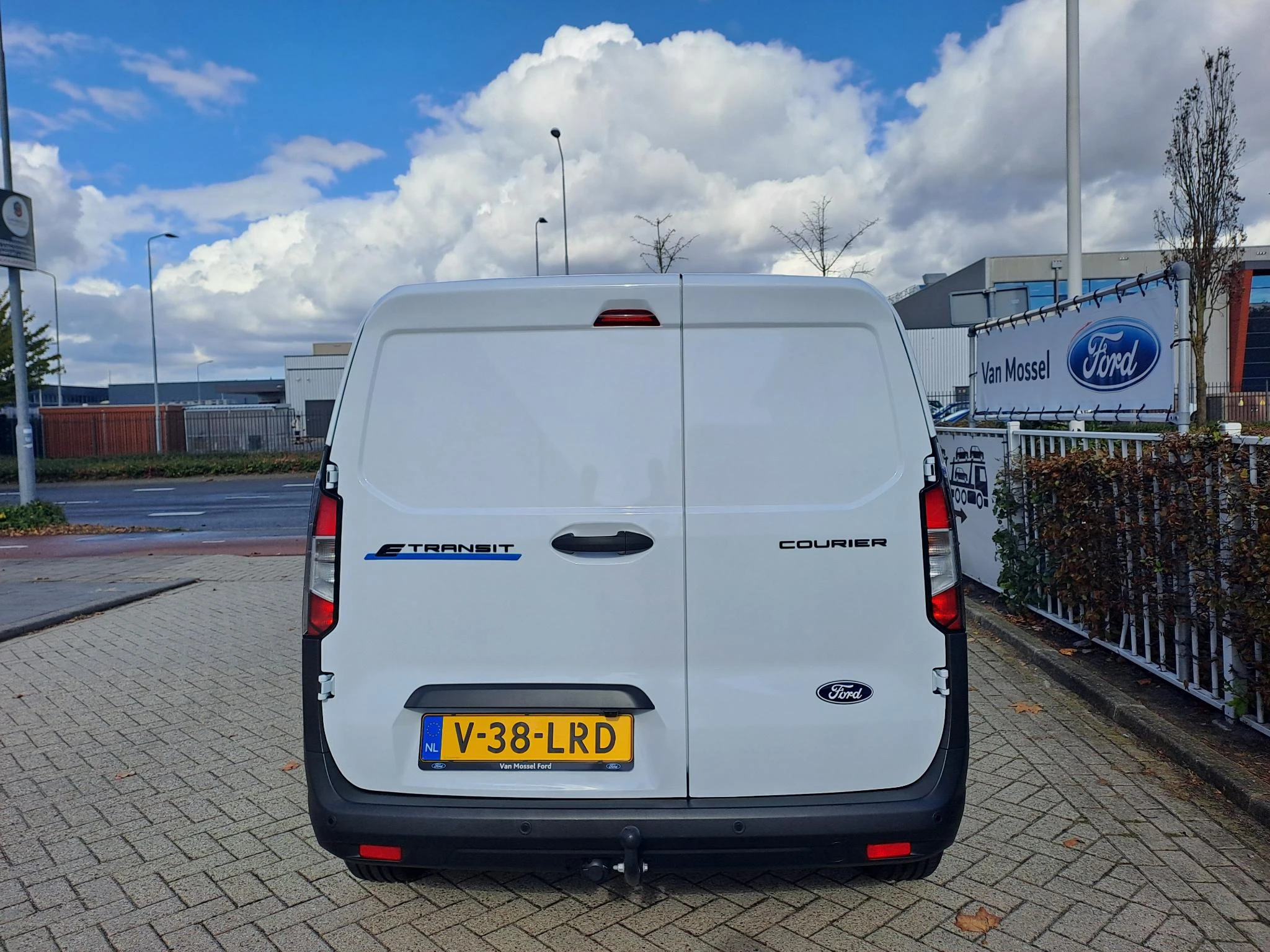 Ford-E-Transit-image-4