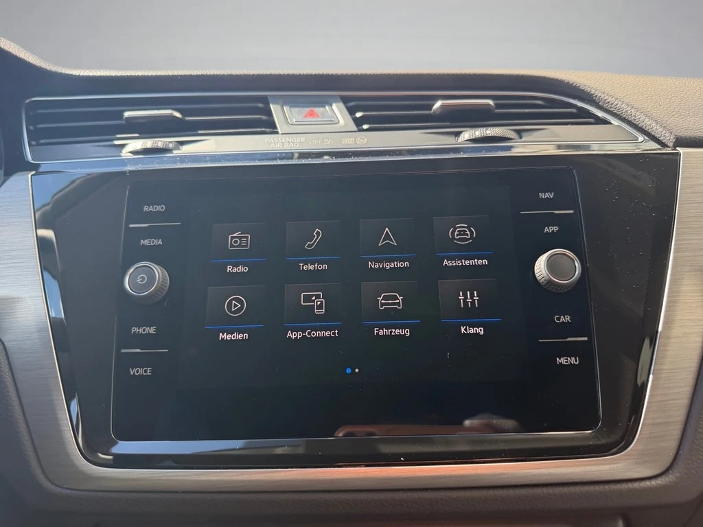 Volkswagen-Touran-image-8