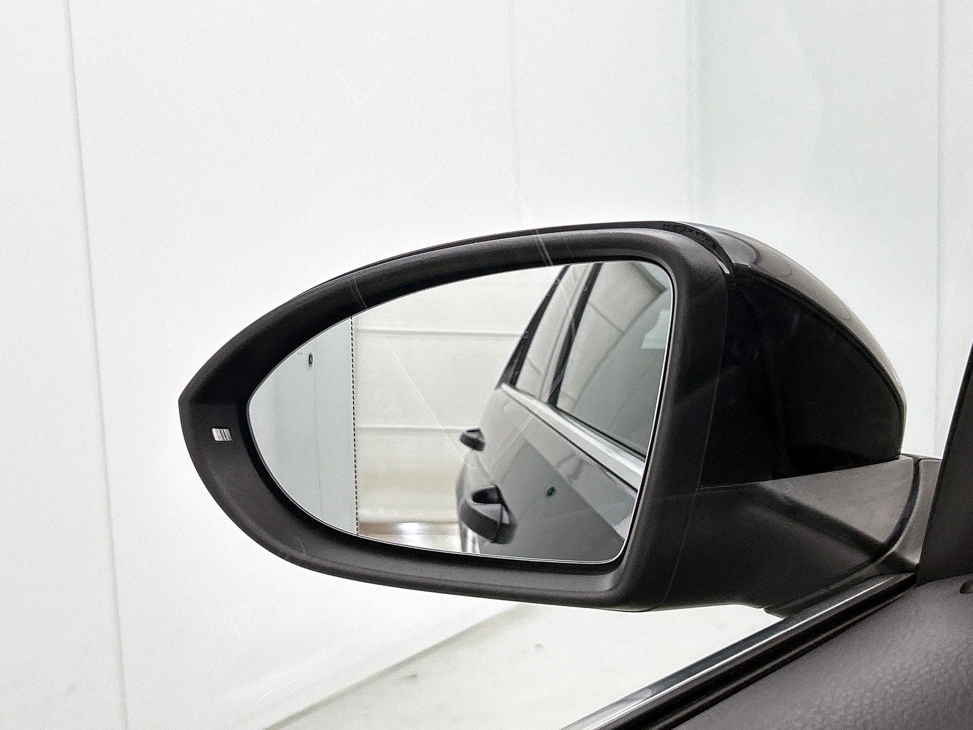 Volkswagen-Golf-image-24