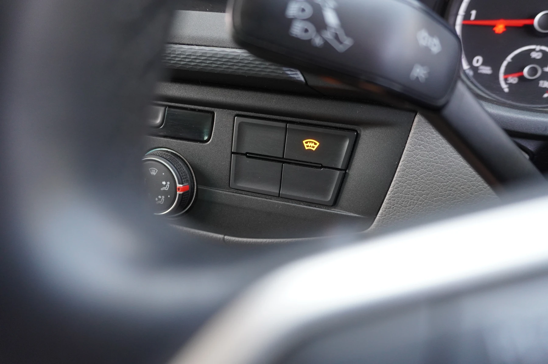 Volkswagen-Transporter-image-36