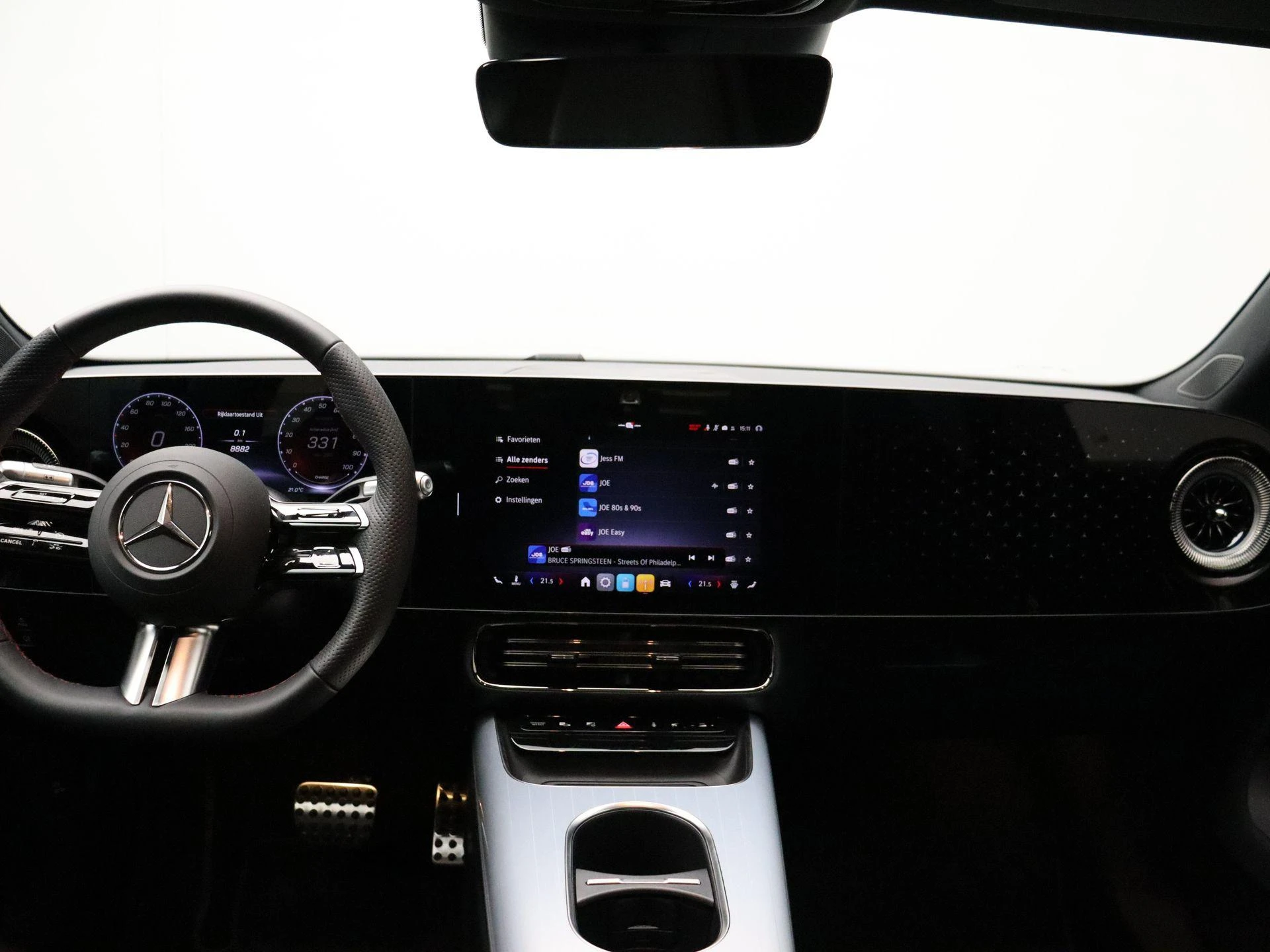 Mercedes-Benz-CLA-image-24