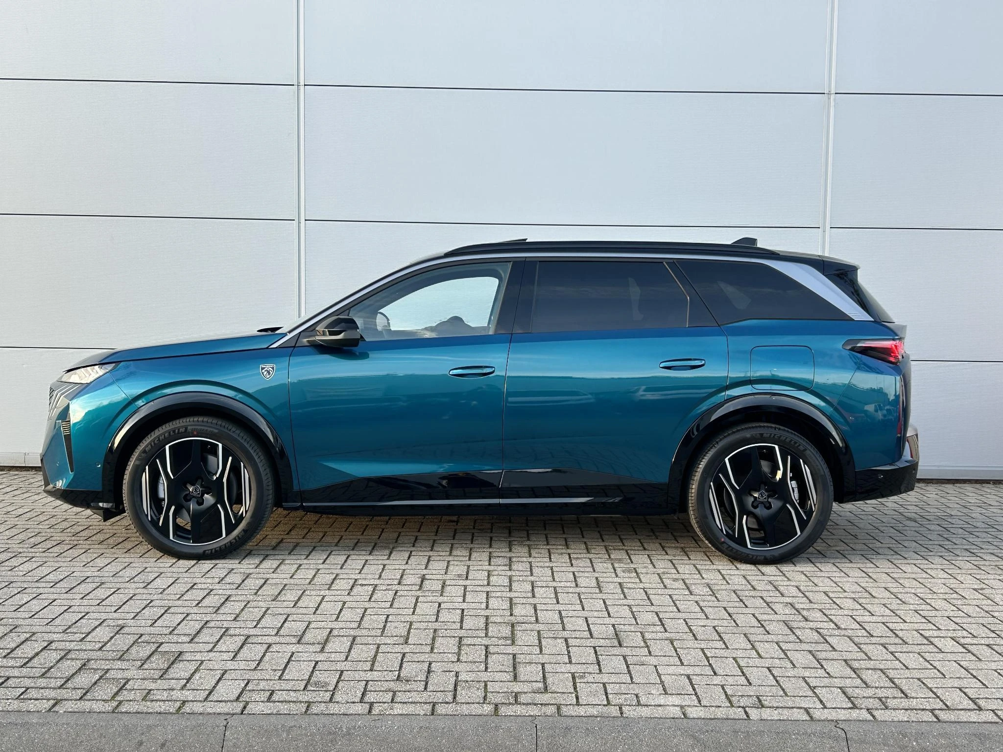 Peugeot e-5008 e-5008 210 GT 5 seats +pano dak+alcantara