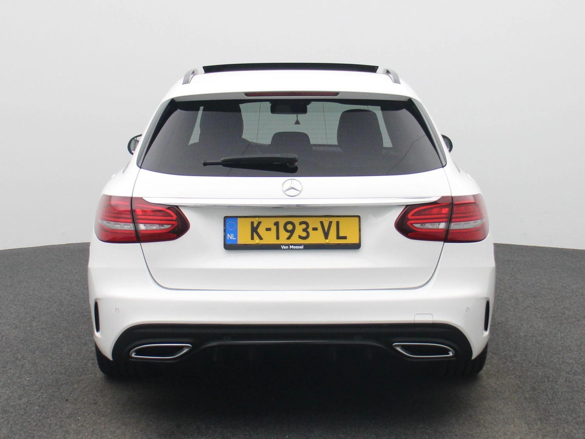Mercedes-Benz-C-Klasse-image-4