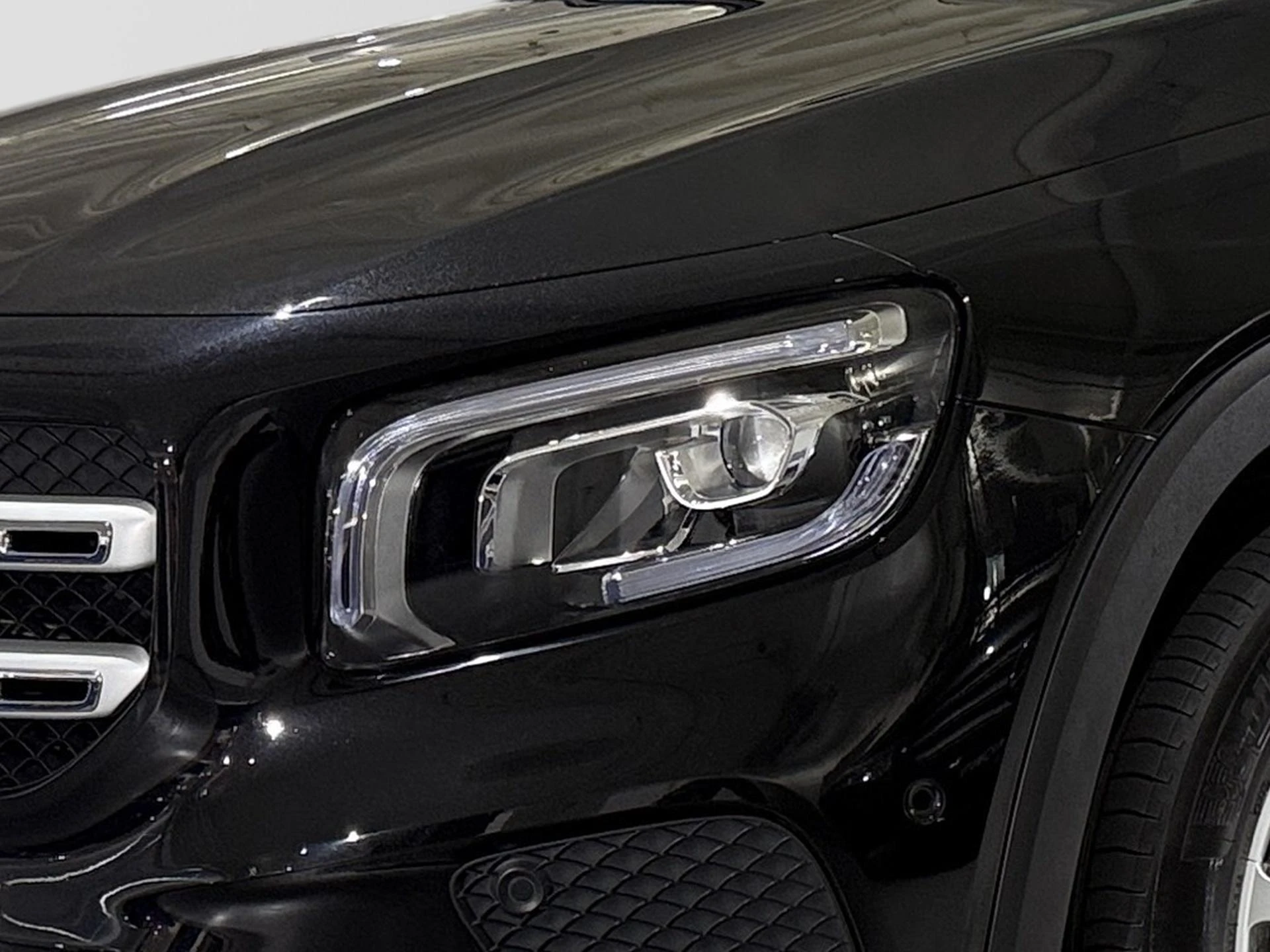 Mercedes-Benz-GLB-image-22