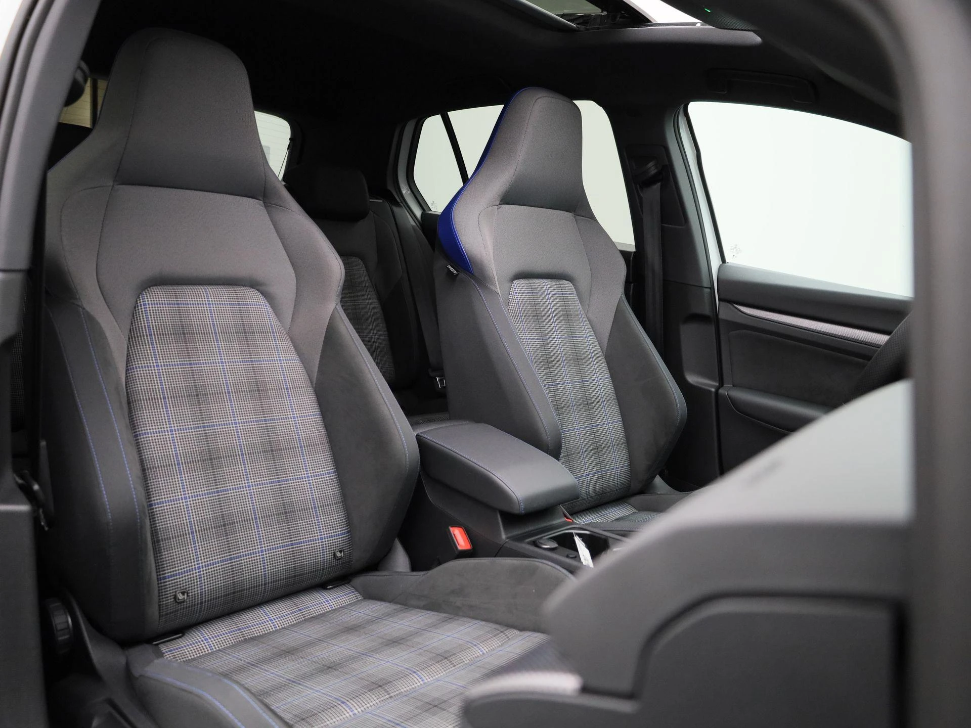 Volkswagen-Golf-image-45