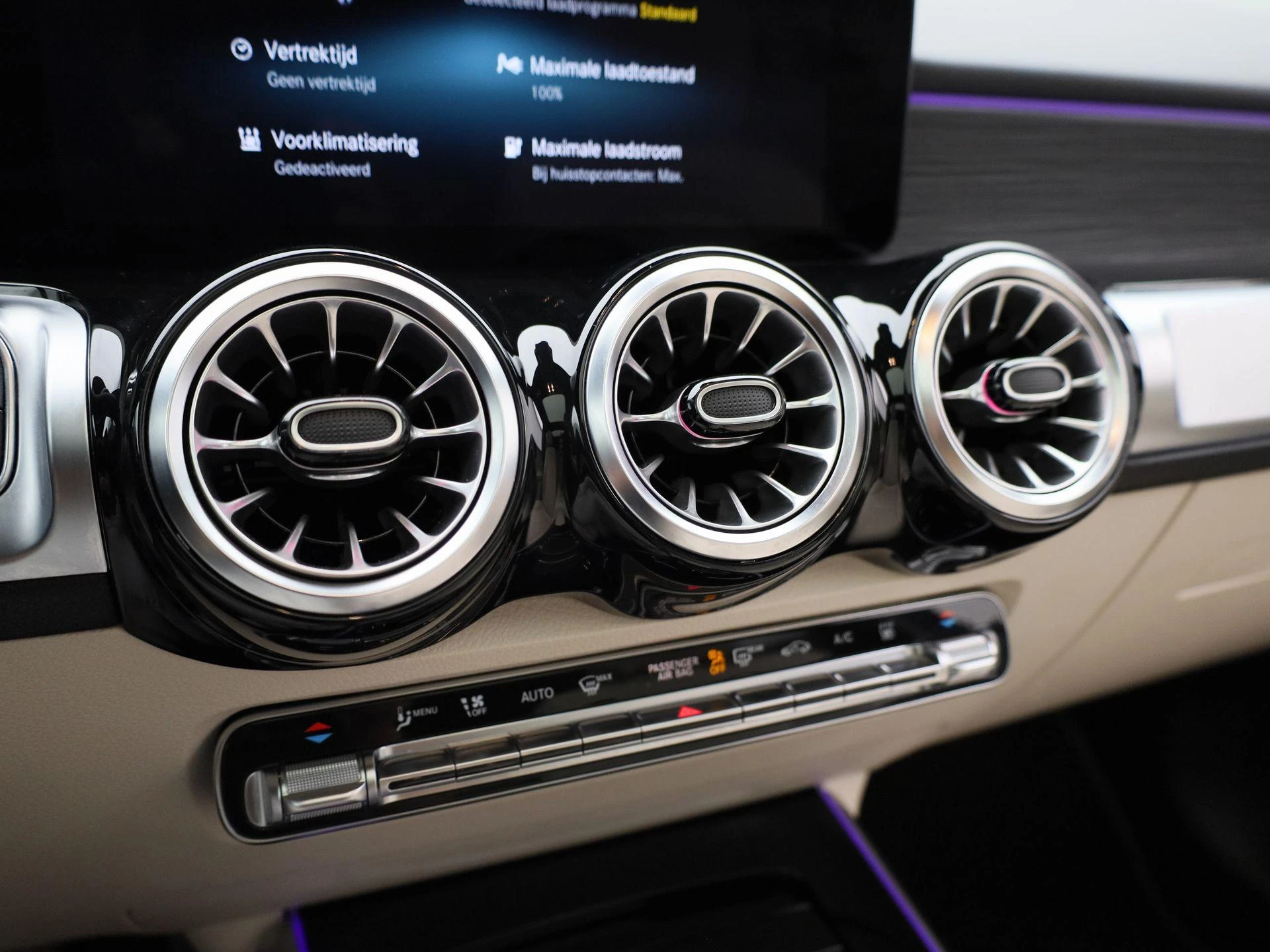 Mercedes-Benz-EQB-image-29