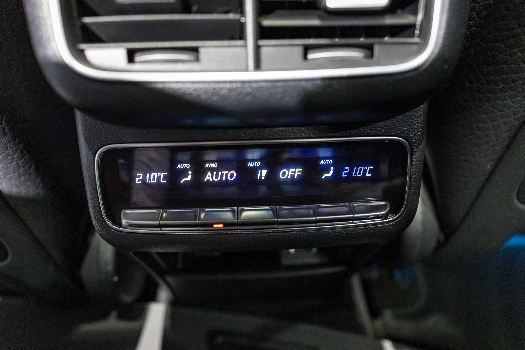 Mercedes-Benz-GLS-image-27