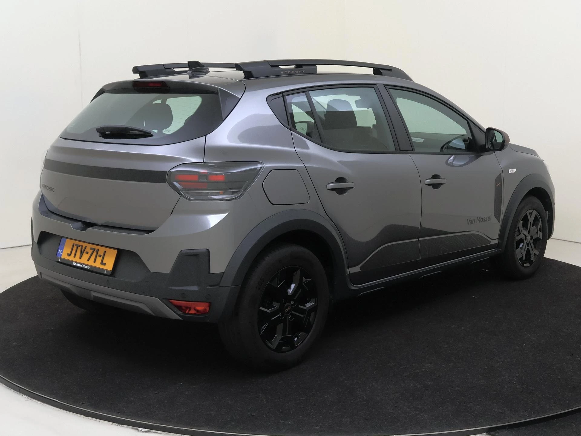 Dacia-Sandero Stepway-image-3