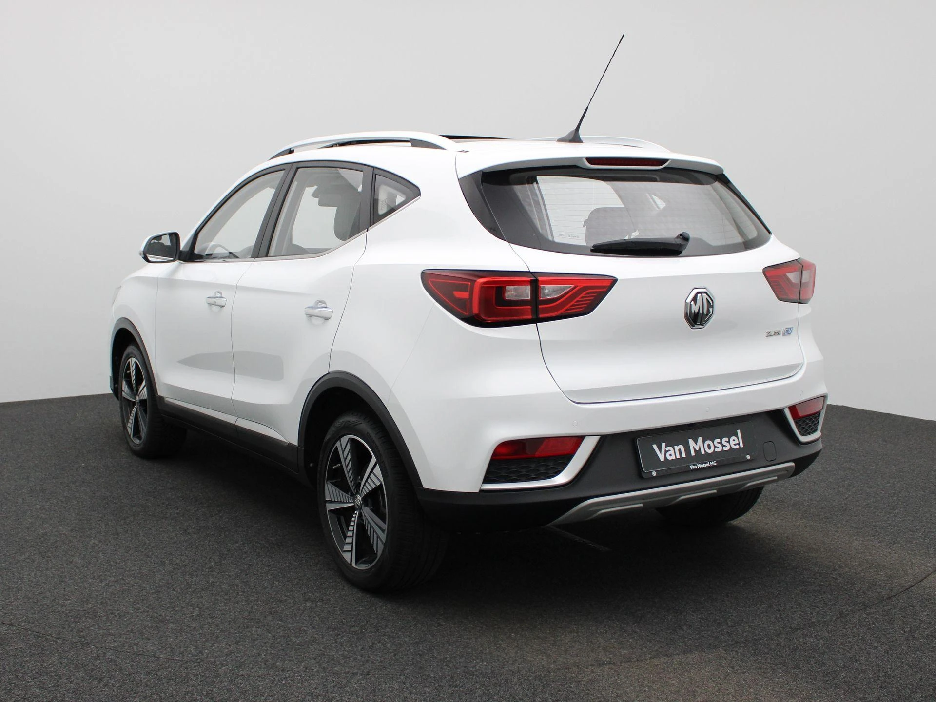MG-ZS EV-image-1