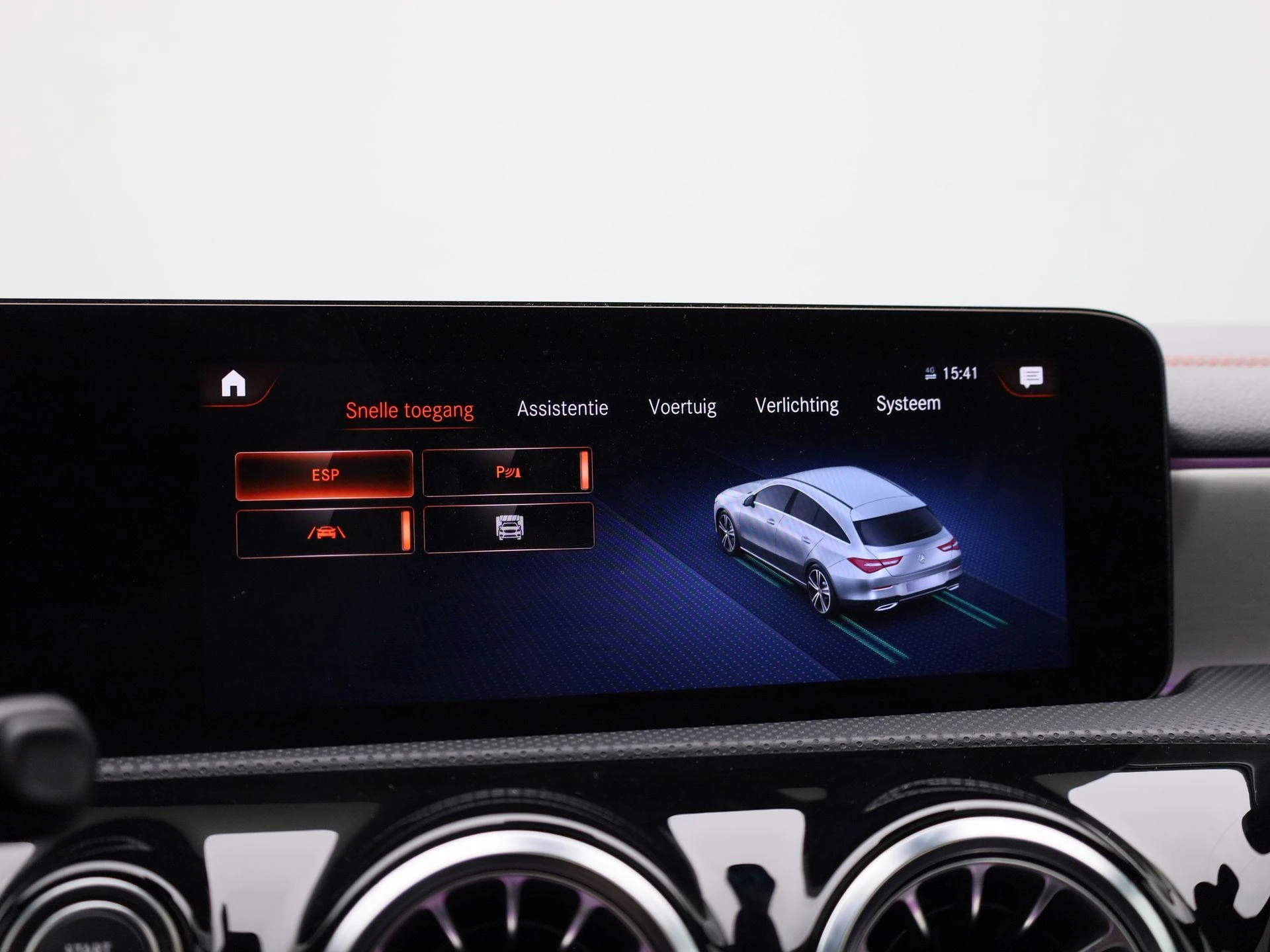 Mercedes-Benz-CLA-image-29