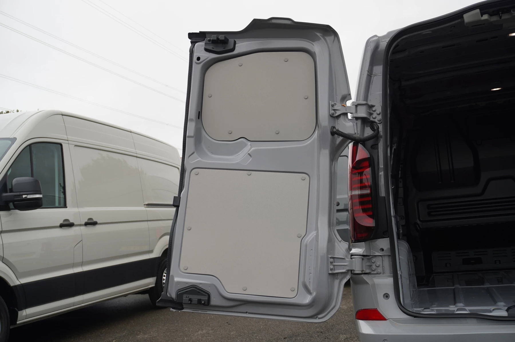 Volkswagen-Transporter-image-17
