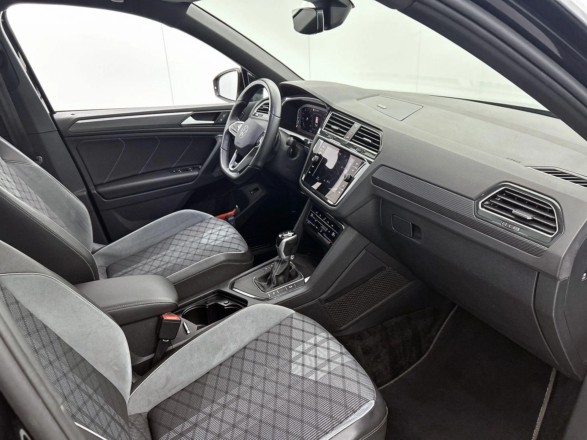 Volkswagen-Tiguan-image-23