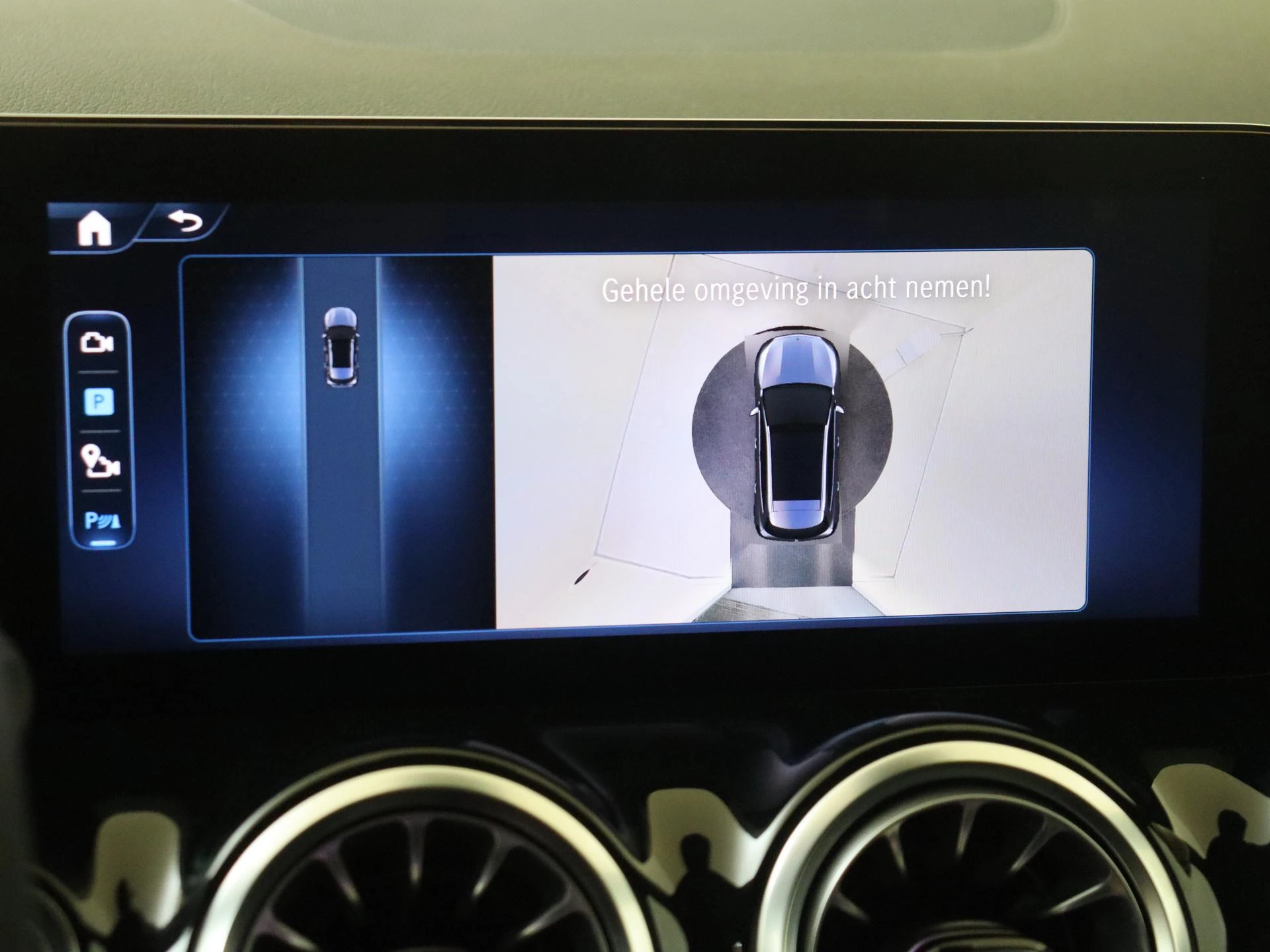 Mercedes-Benz-GLA-image-18