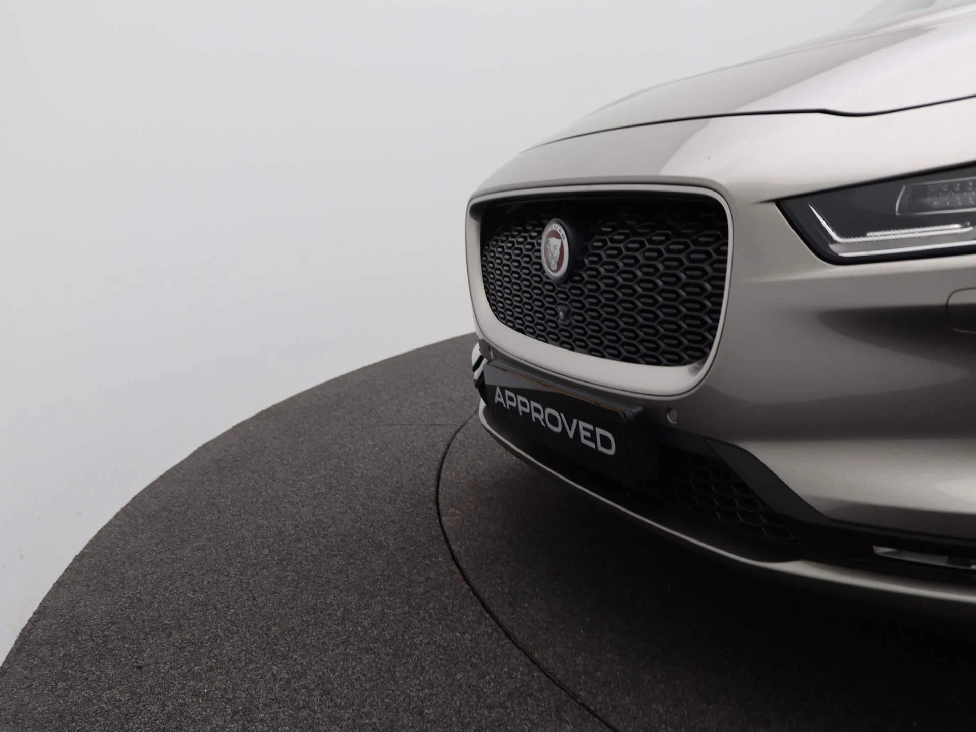 Jaguar-I-PACE-image-36