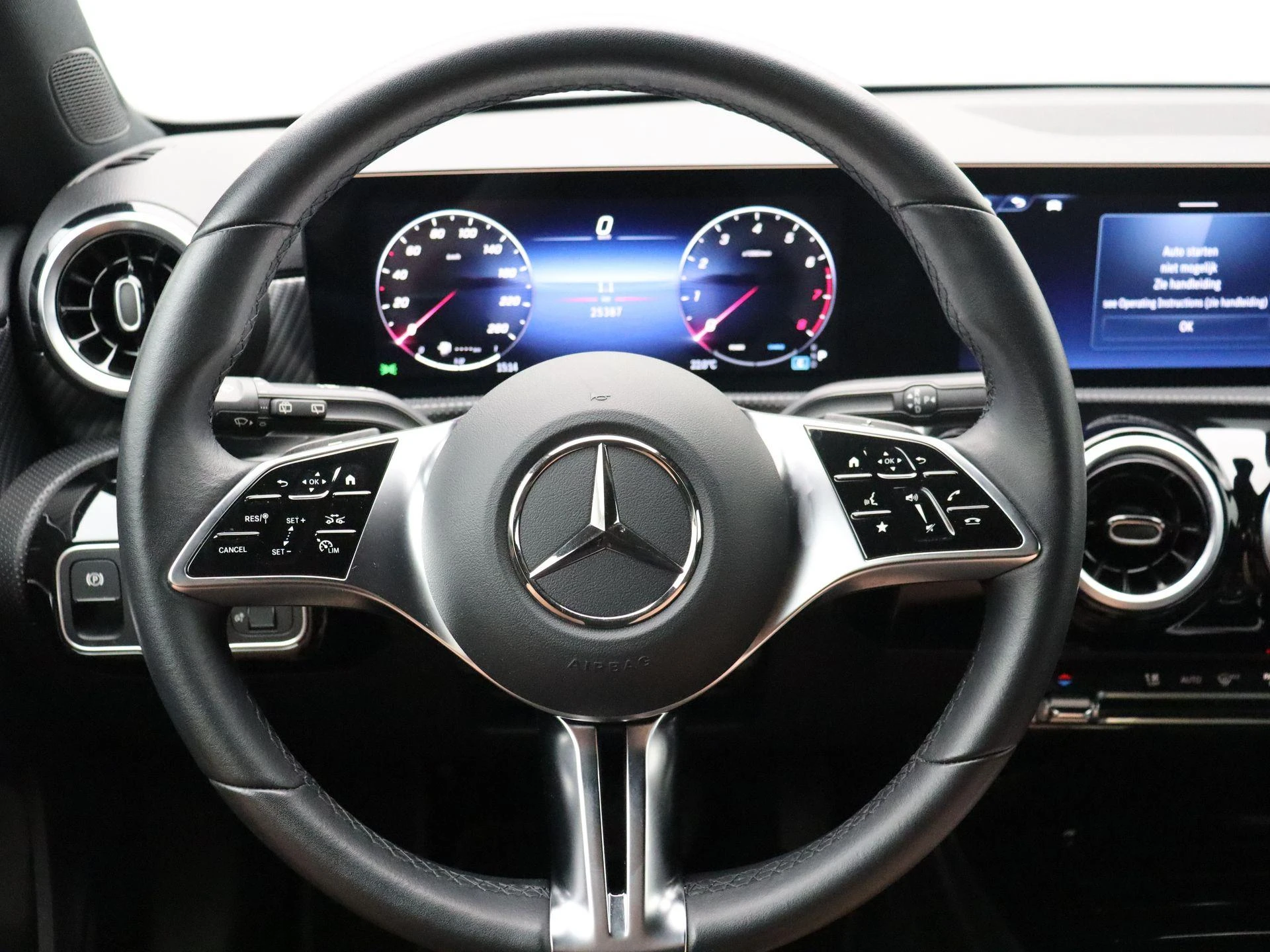 Mercedes-Benz-A-Klasse-image-11