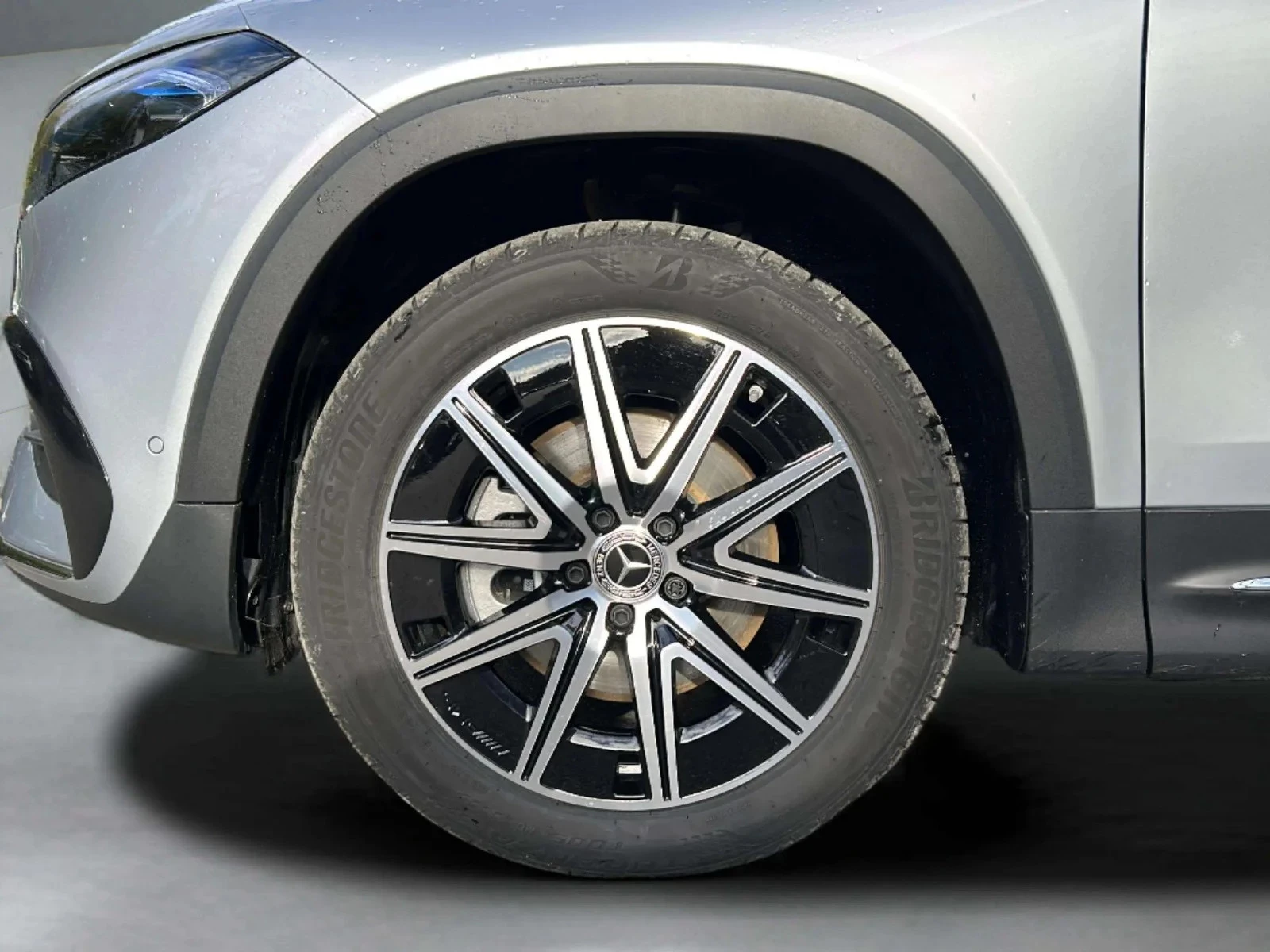 Mercedes-Benz-EQB-image-8