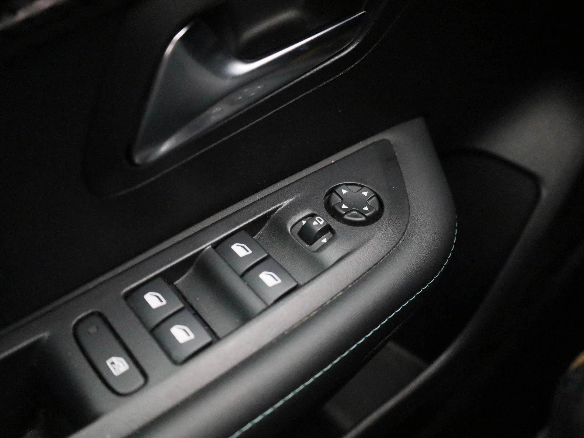 Peugeot-208-image-22