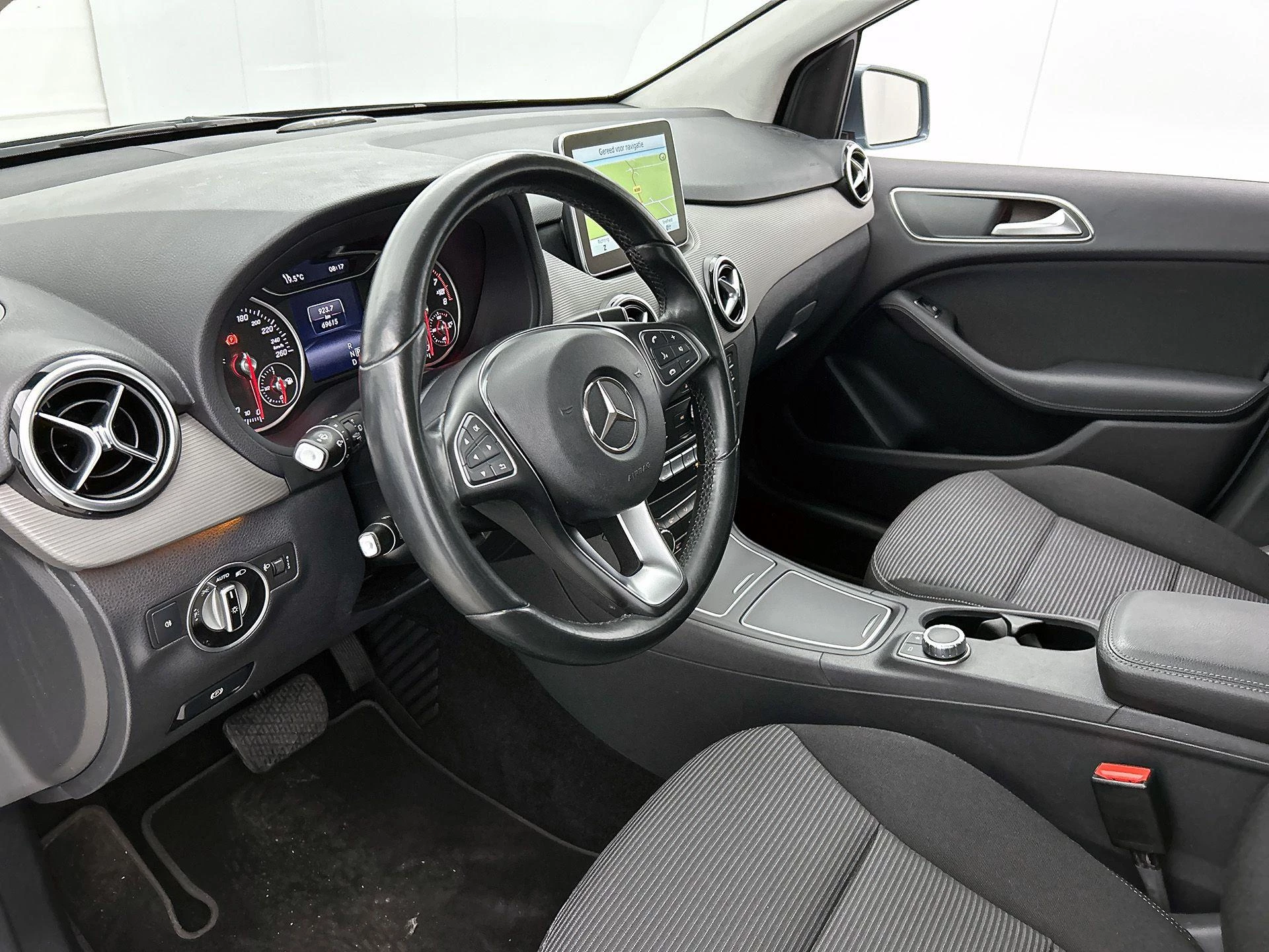Mercedes-Benz-B-Klasse-image-32