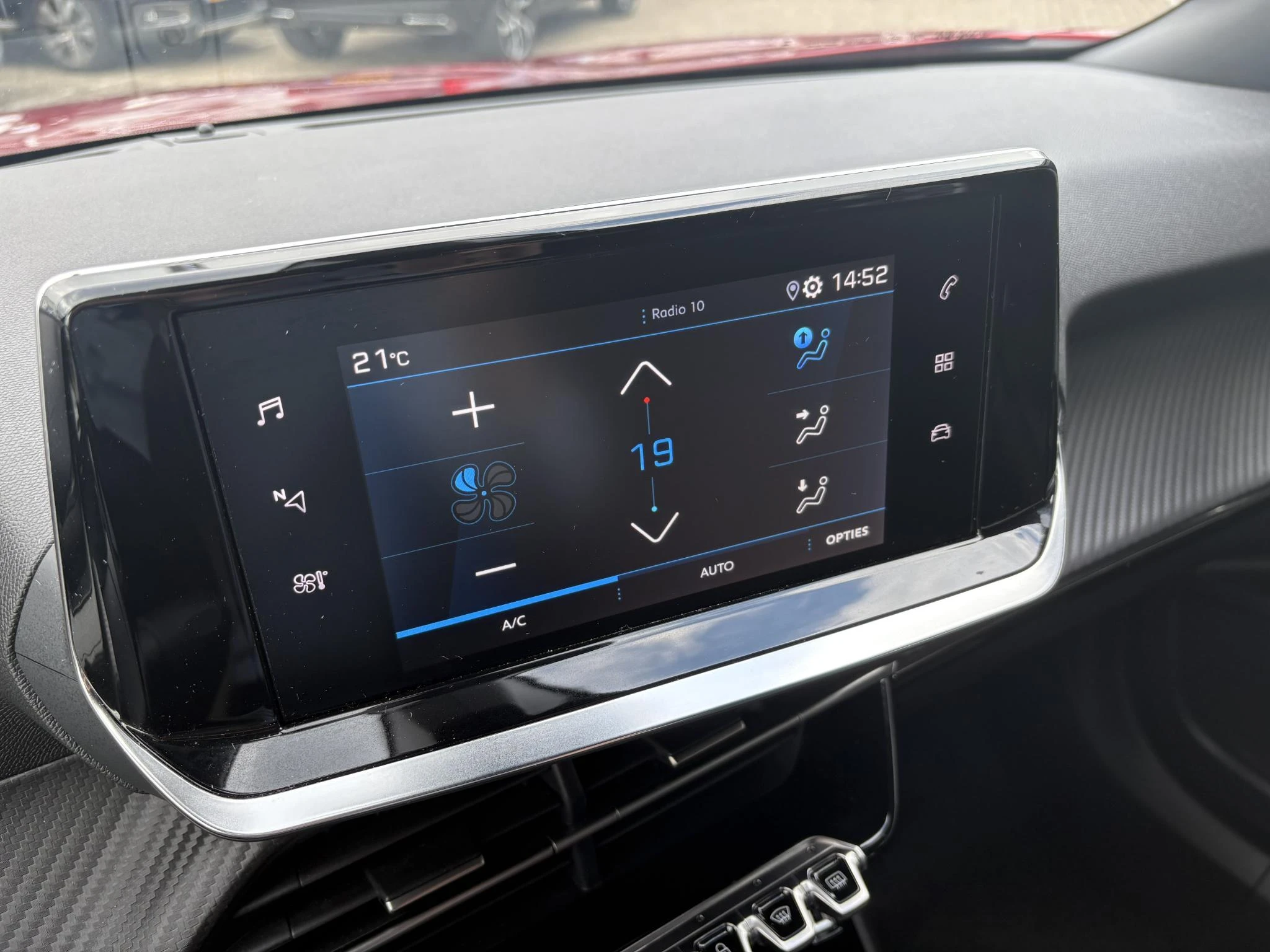 Peugeot-2008-image-12