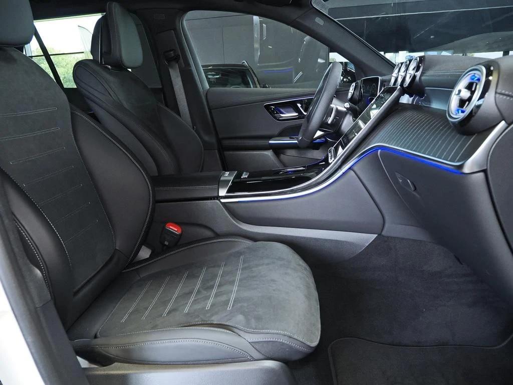 Mercedes-Benz-GLC 300-image-11