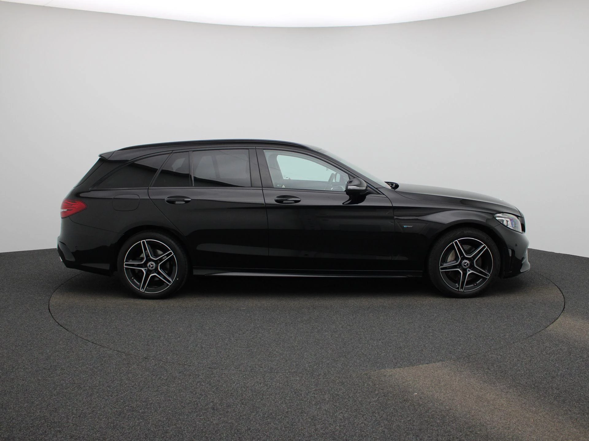 Mercedes-Benz-C-Klasse-image-5