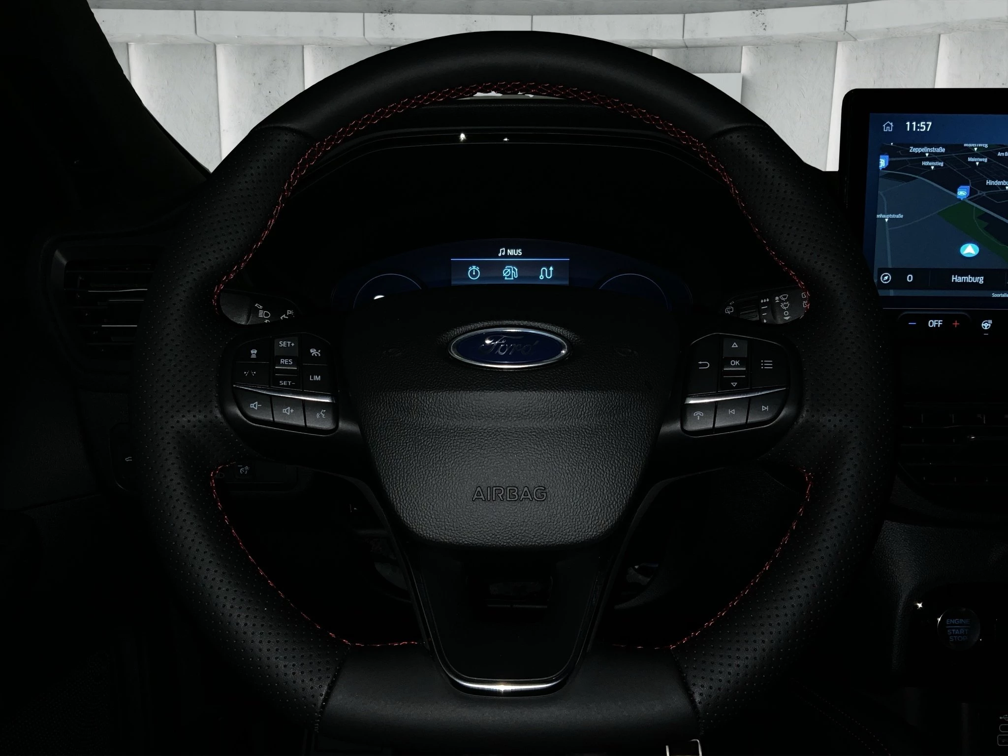 Ford Kuga ST-Line X Aut.*PANO*AHK*360GRAD*LED-MATRIX*NAVI*GRA*WINTER-PKT..