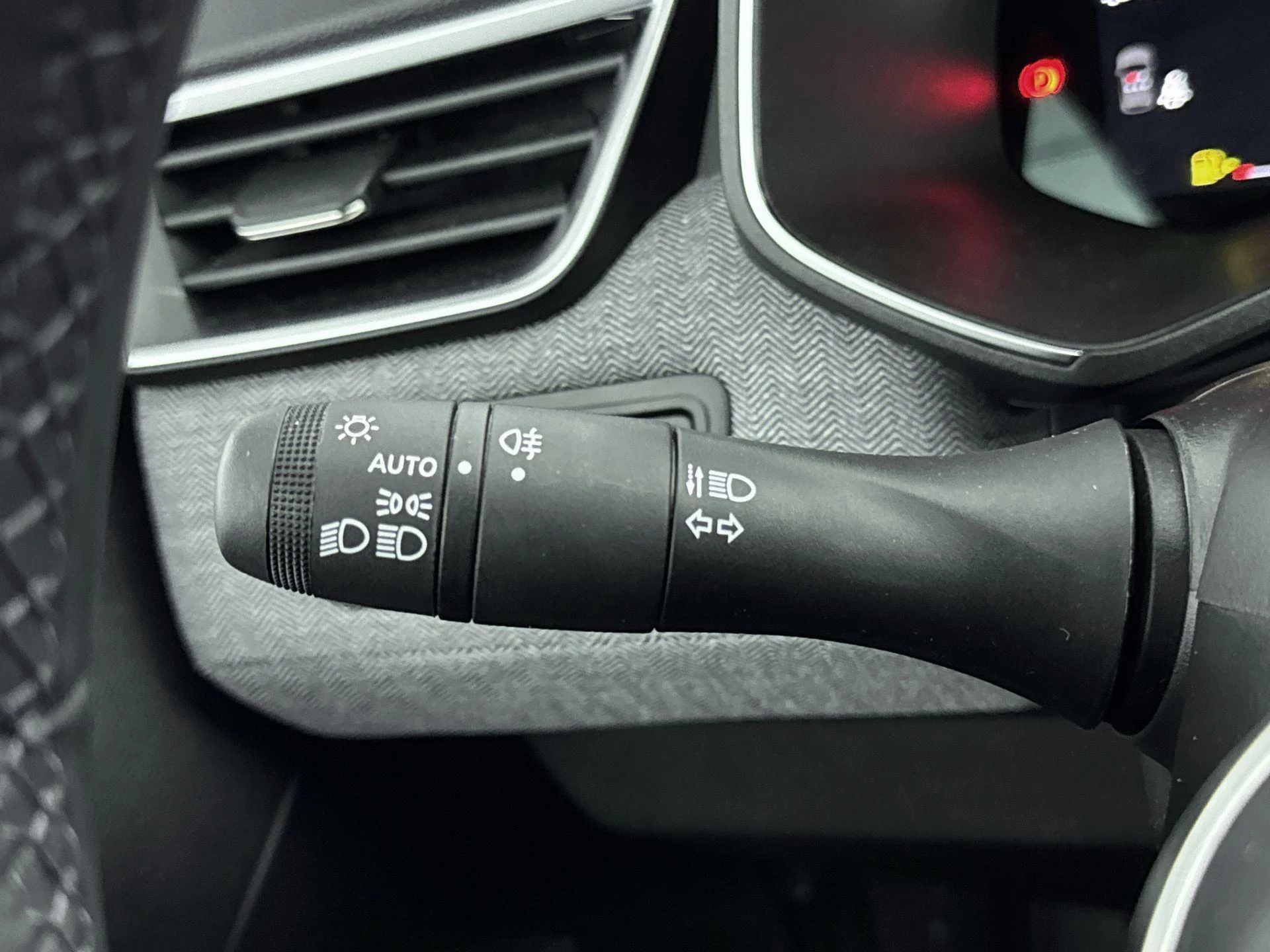 Renault-Clio-image-18