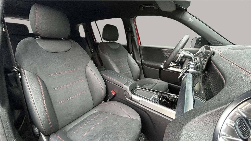 Mercedes-Benz-EQB-image-18
