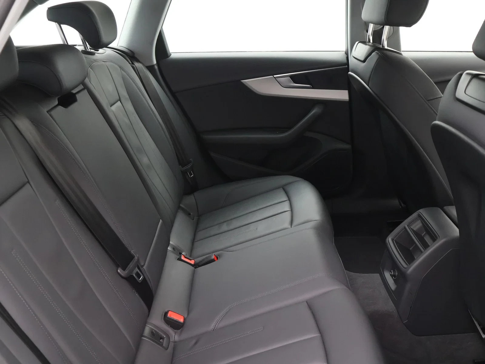 Audi A4 Avant Audi A4 Avant Business Edition Advanced 30TDI 136PK *AUTOMAAT*LEDER*CAMERA*PDC*CRUISE*VIRTUAL COCKPI